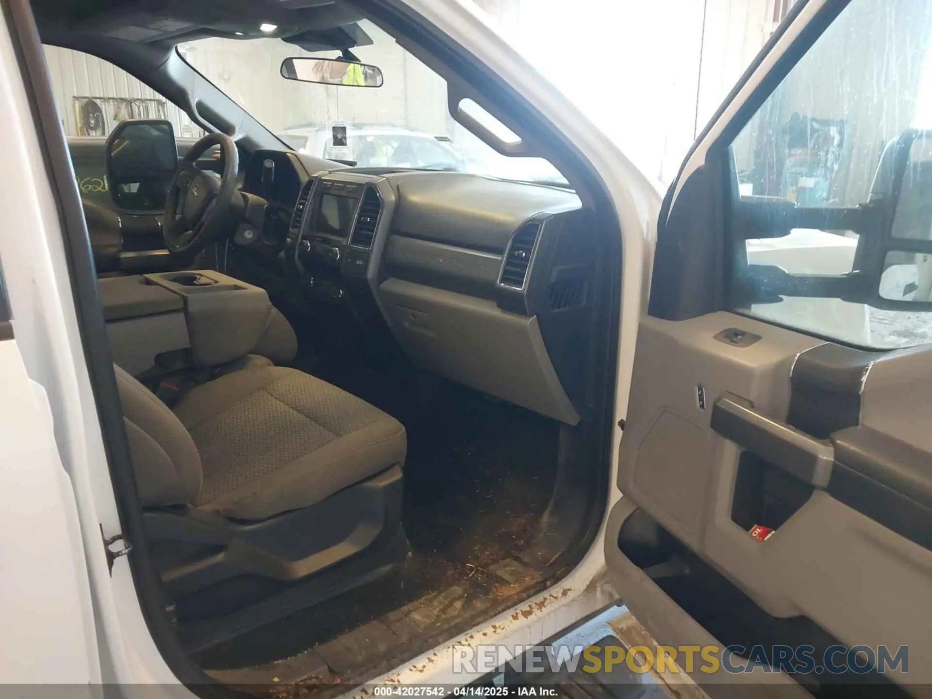 5 Photograph of a damaged car 1FT8W3DT8LEC45773 FORD F-350 2020