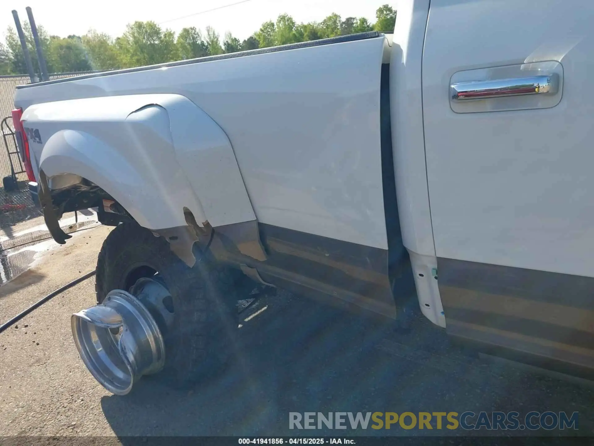 16 Photograph of a damaged car 1FT8W3DT8LEC91491 FORD F-350 2020
