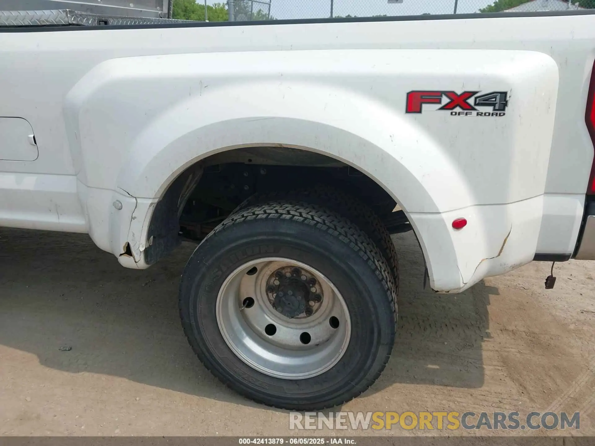 11 Photograph of a damaged car 1FT8W3DT8LEC98571 FORD F-350 2020