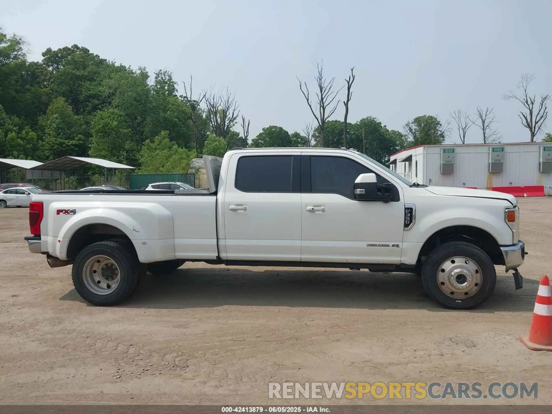 13 Photograph of a damaged car 1FT8W3DT8LEC98571 FORD F-350 2020