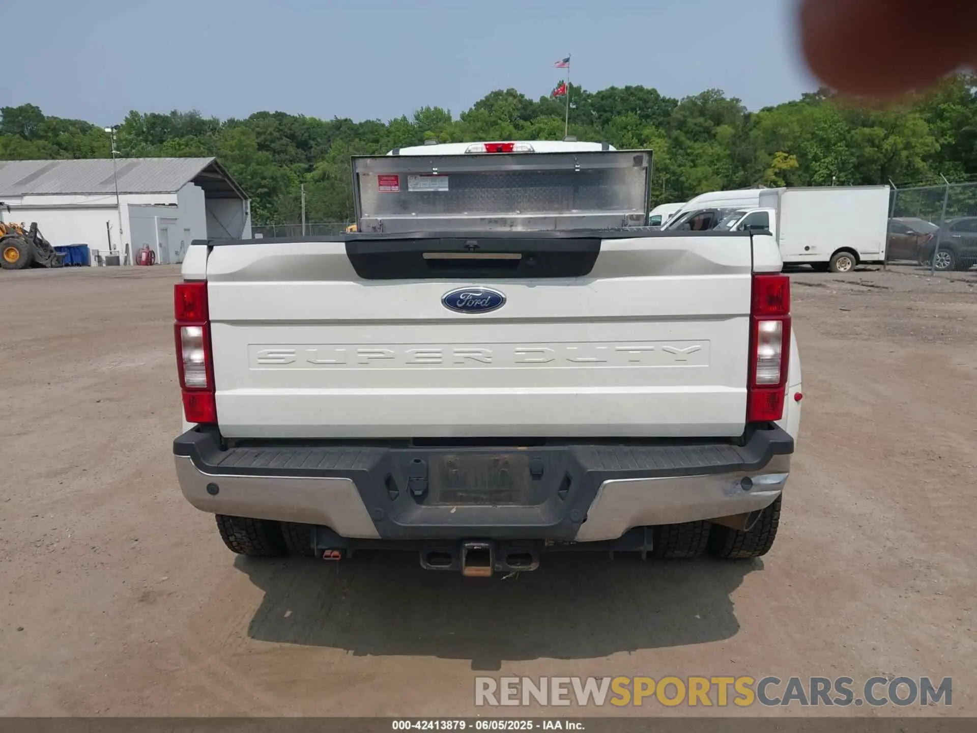 15 Photograph of a damaged car 1FT8W3DT8LEC98571 FORD F-350 2020