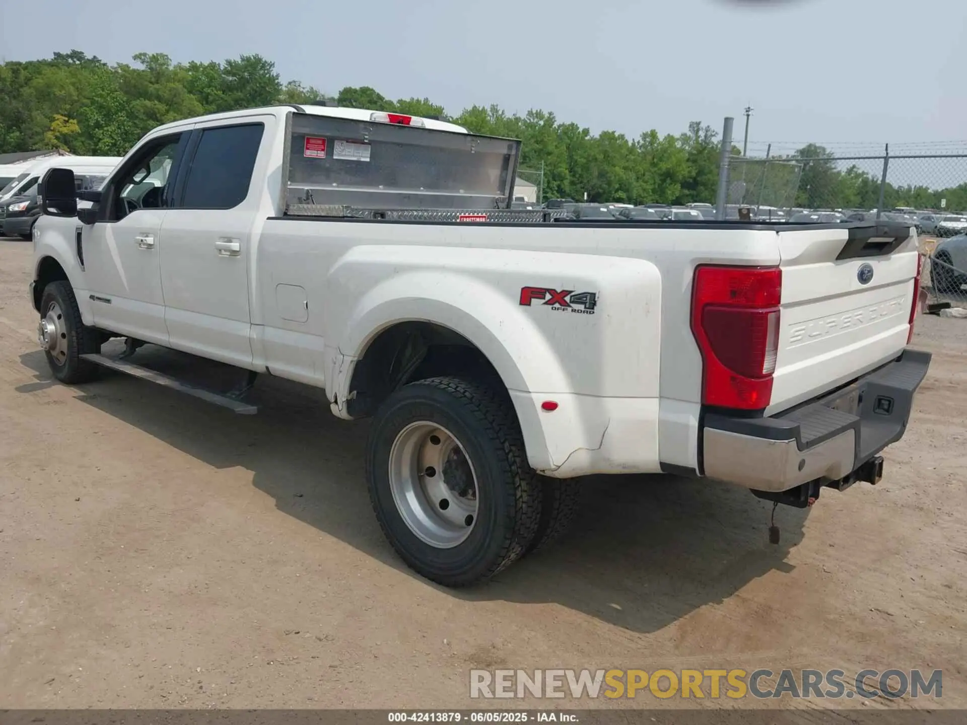 3 Photograph of a damaged car 1FT8W3DT8LEC98571 FORD F-350 2020