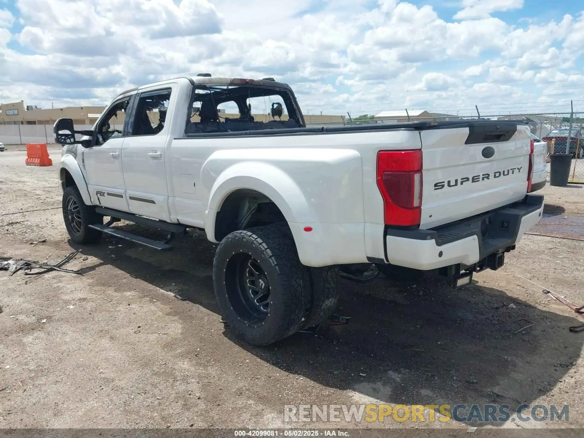 4 Photograph of a damaged car 1FT8W3DT8LED13473 FORD F-350 2020