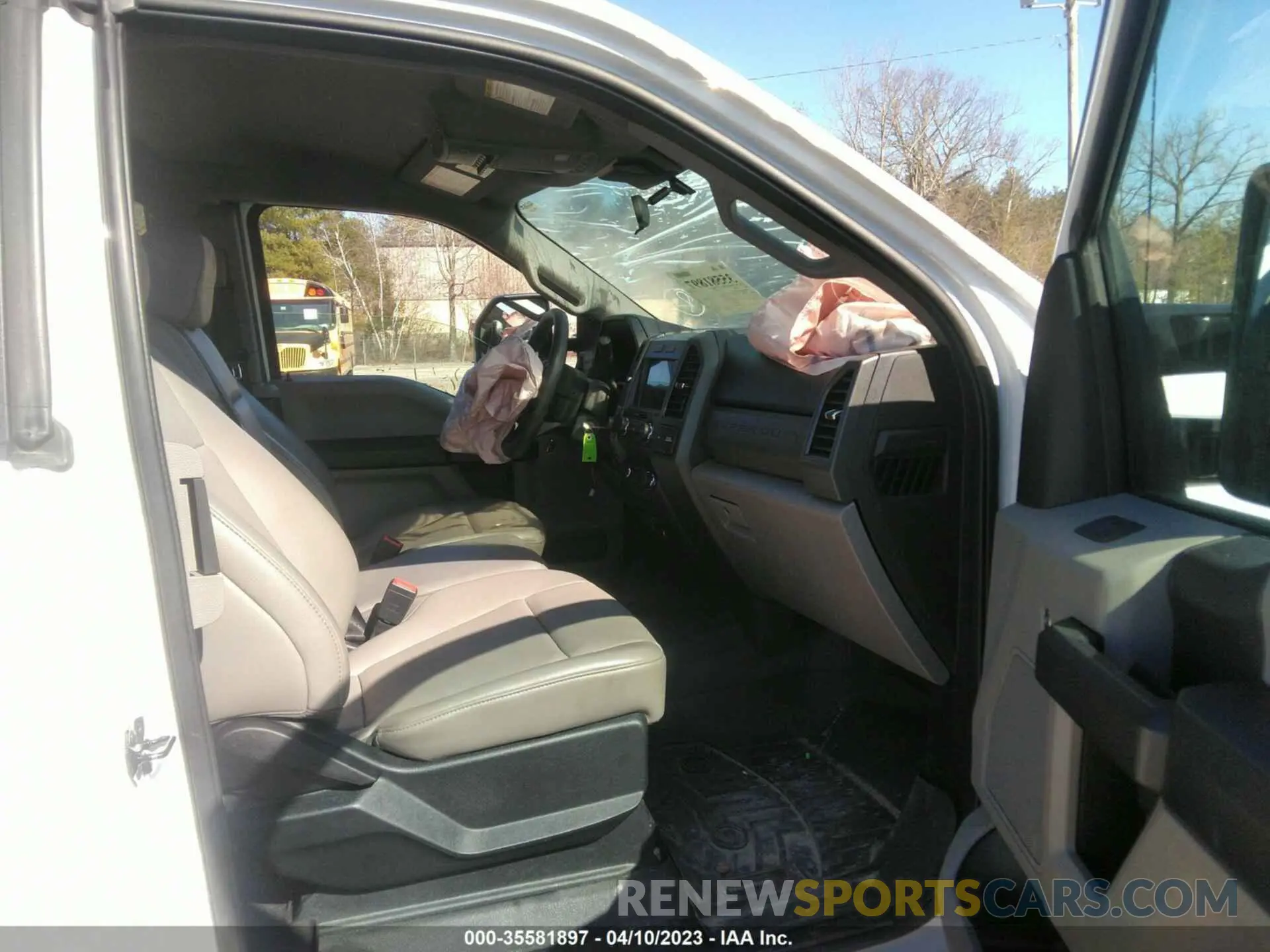 5 Photograph of a damaged car 1FT8X3B62LEE55330 FORD F-350 2020