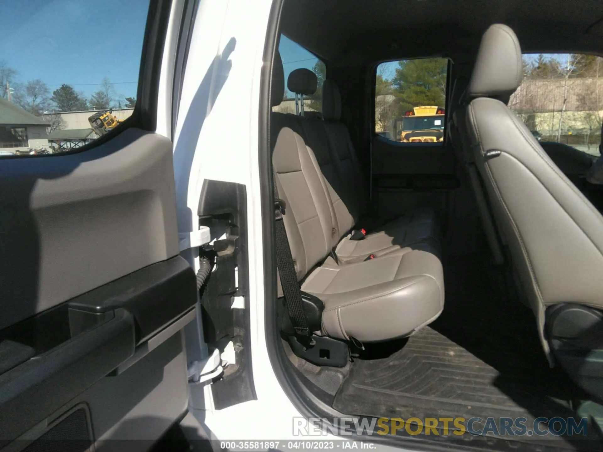 7 Photograph of a damaged car 1FT8X3B62LEE55330 FORD F-350 2020