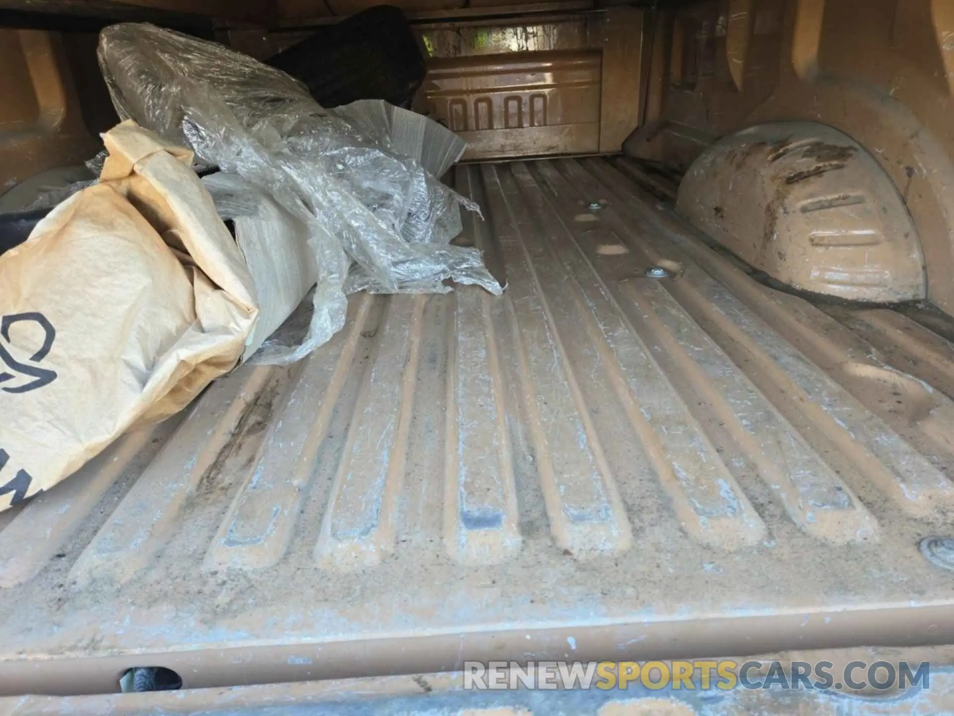 6 Photograph of a damaged car 1FT8W3A60MEC91999 FORD F-350 2021