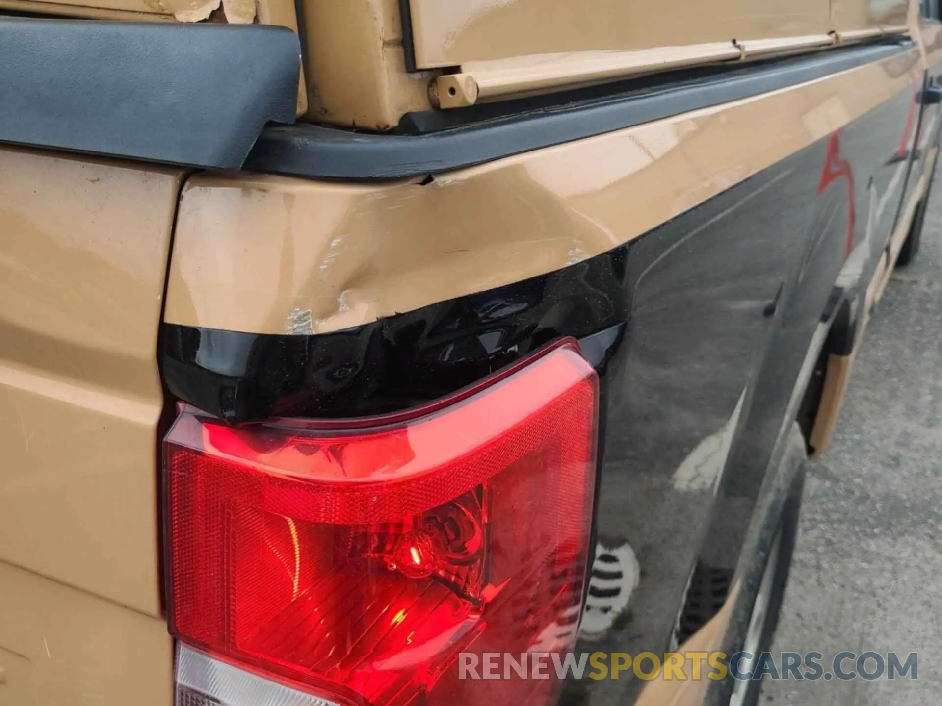 21 Photograph of a damaged car 1FT8W3A61MEC92000 FORD F-350 2021