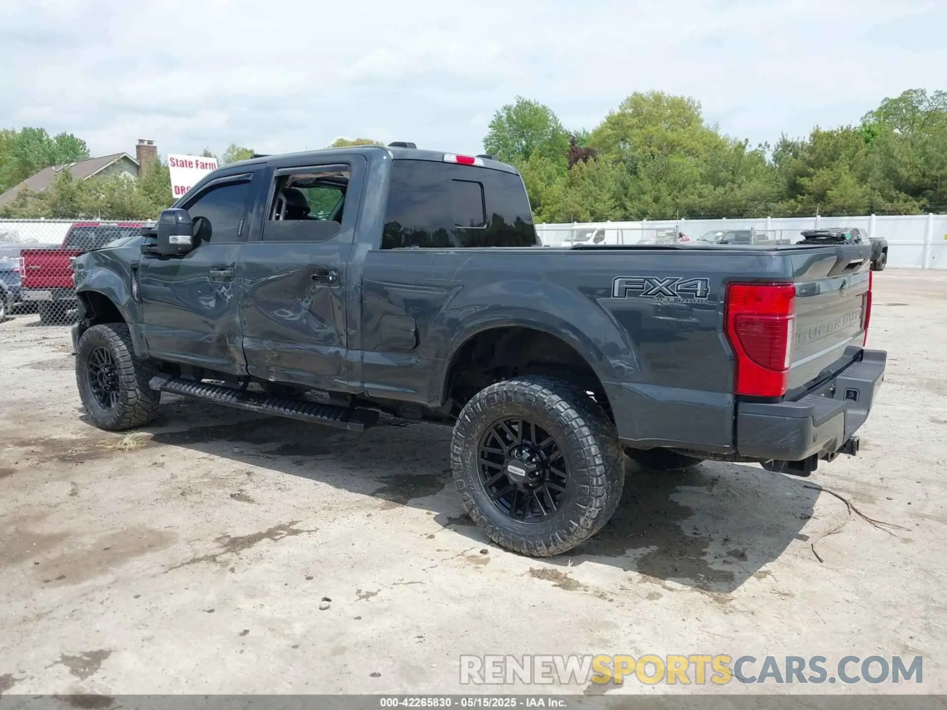 4 Photograph of a damaged car 1FT8W3BN0MEC51833 FORD F-350 2021