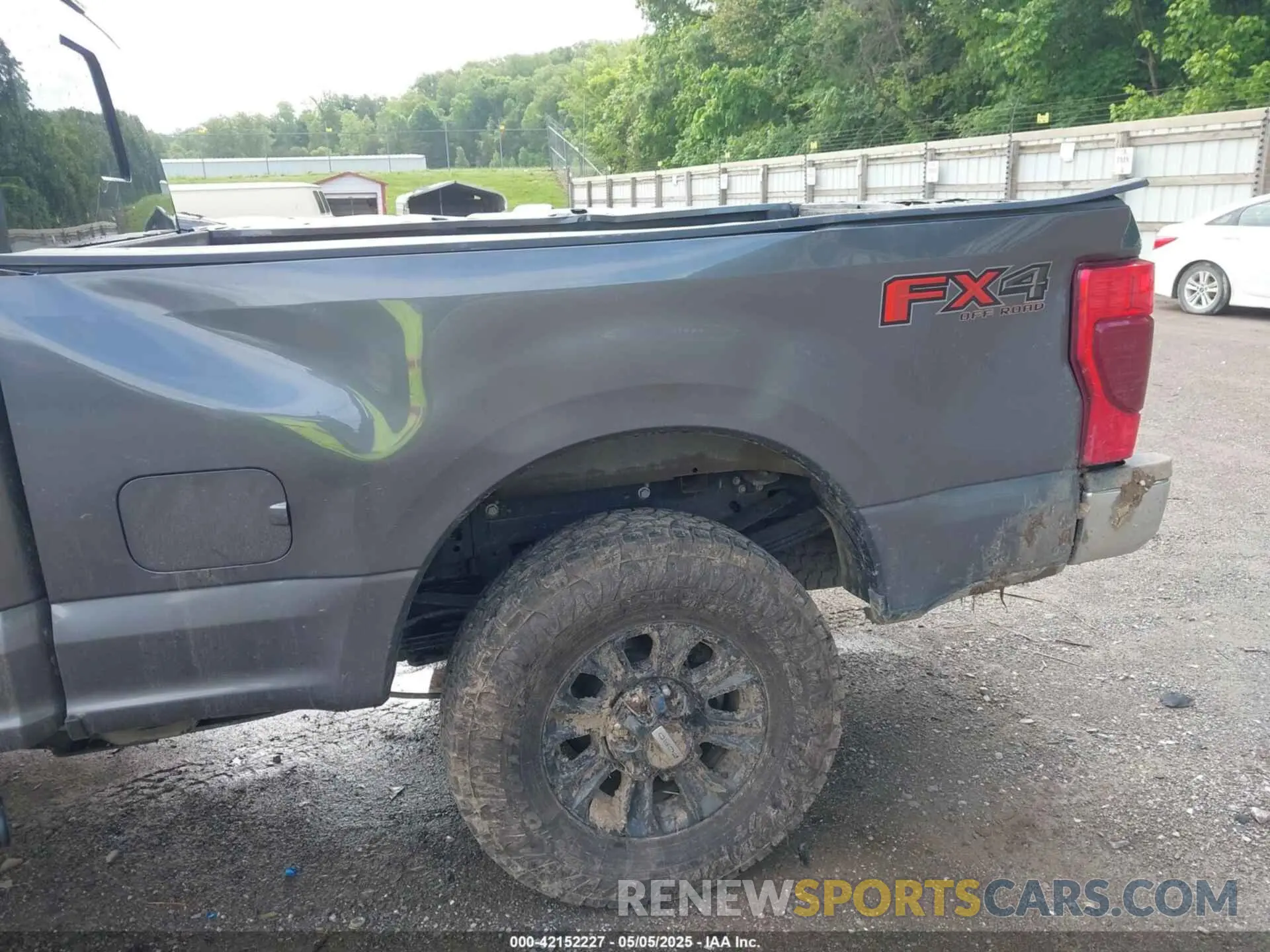 17 Photograph of a damaged car 1FT8W3BT3MEC04407 FORD F-350 2021