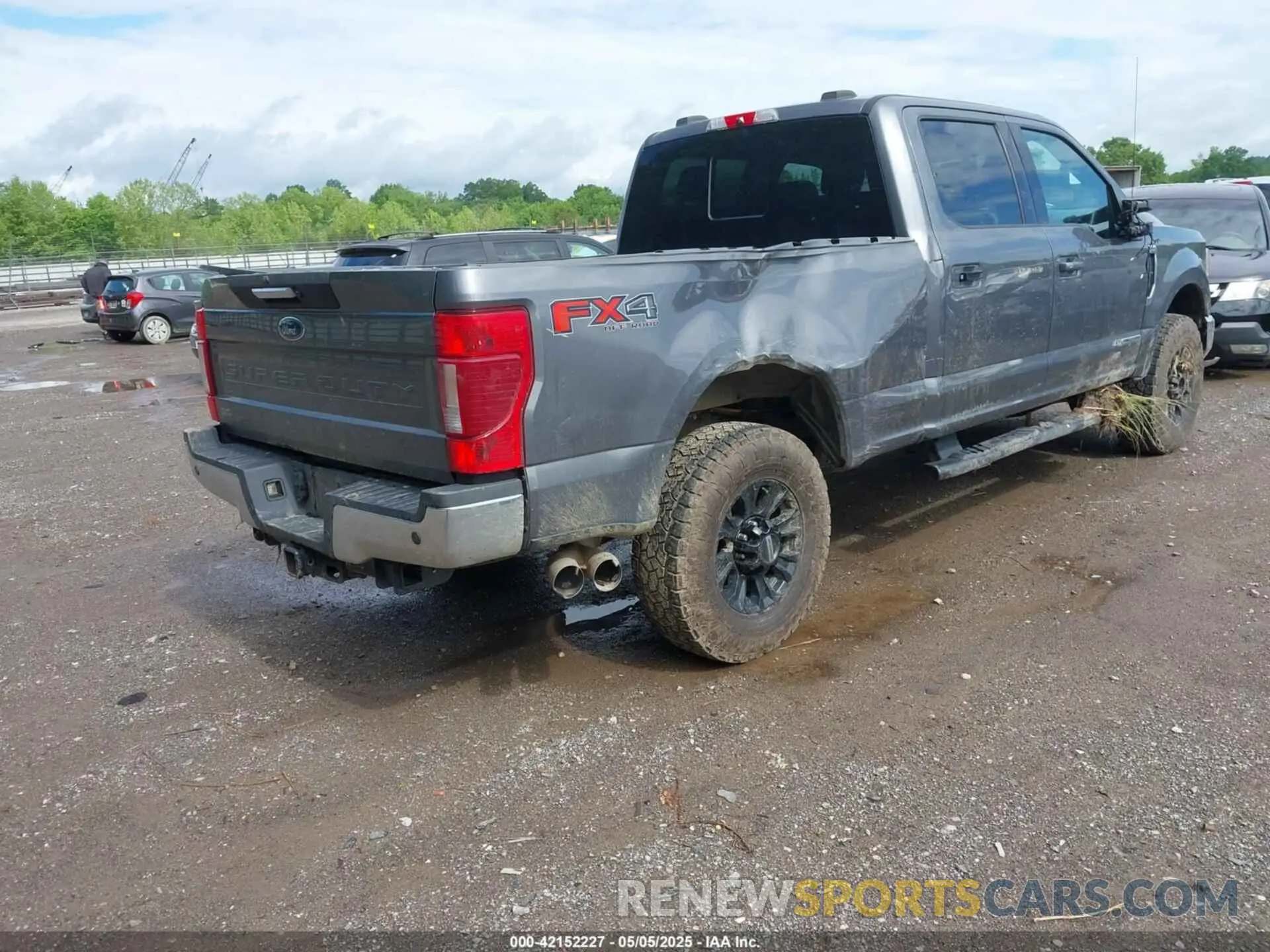4 Photograph of a damaged car 1FT8W3BT3MEC04407 FORD F-350 2021