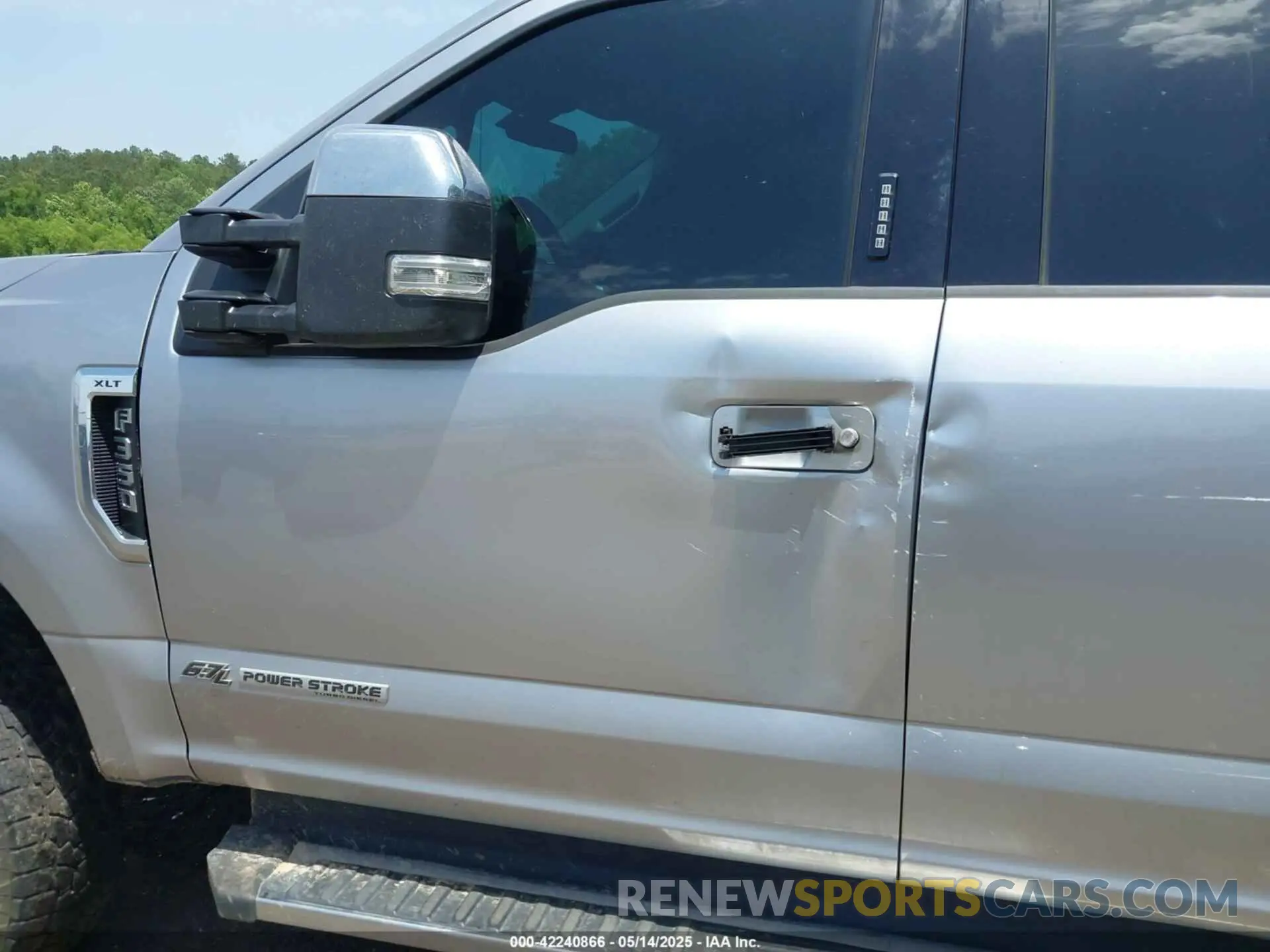 17 Photograph of a damaged car 1FT8W3BT4MED26886 FORD F-350 2021