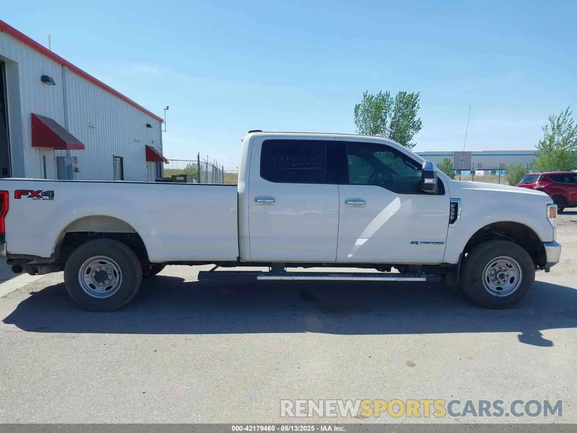 13 Photograph of a damaged car 1FT8W3BTXMEC60411 FORD F-350 2021