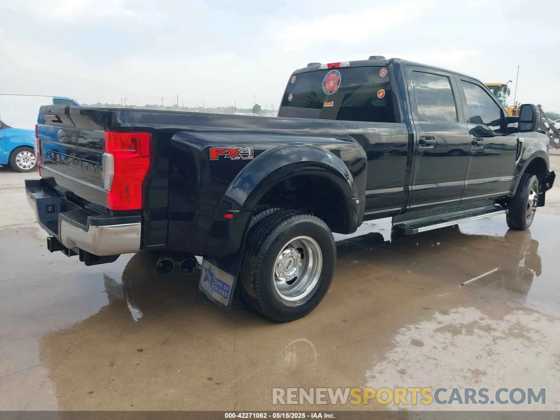4 Photograph of a damaged car 1FT8W3DT2MED39505 FORD F-350 2021