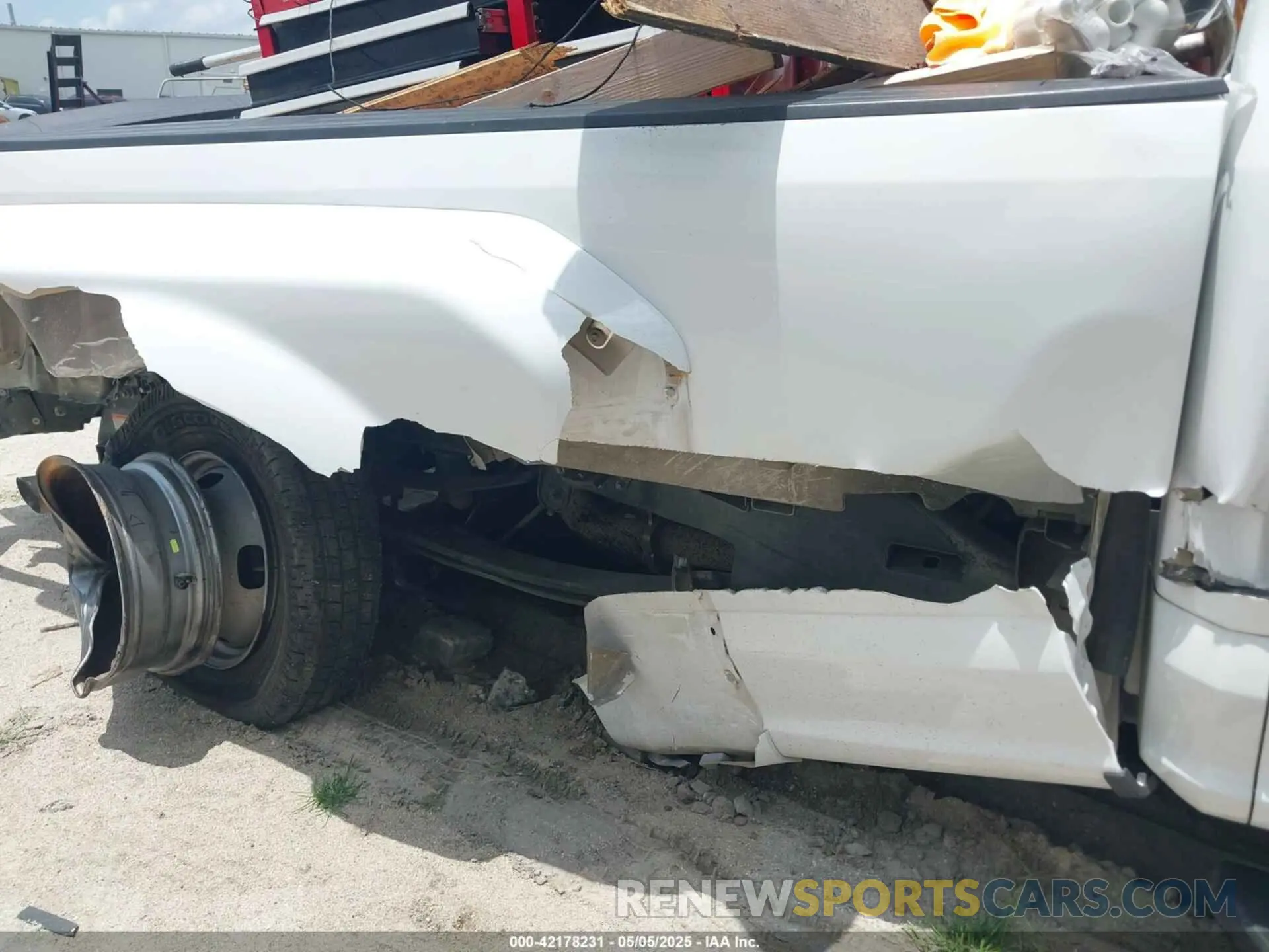 11 Photograph of a damaged car 1FT8W3DT5MED03260 FORD F-350 2021
