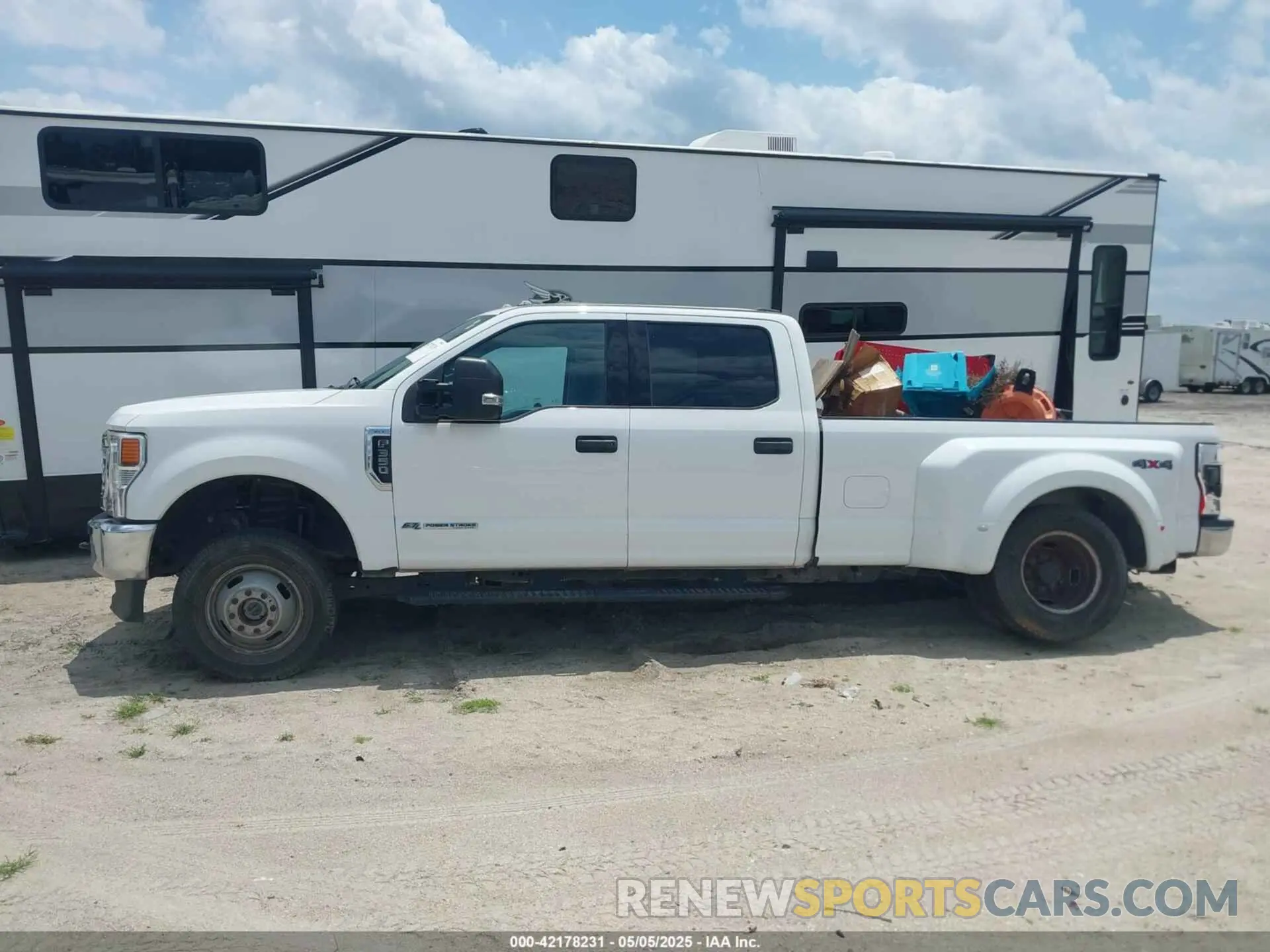 14 Photograph of a damaged car 1FT8W3DT5MED03260 FORD F-350 2021