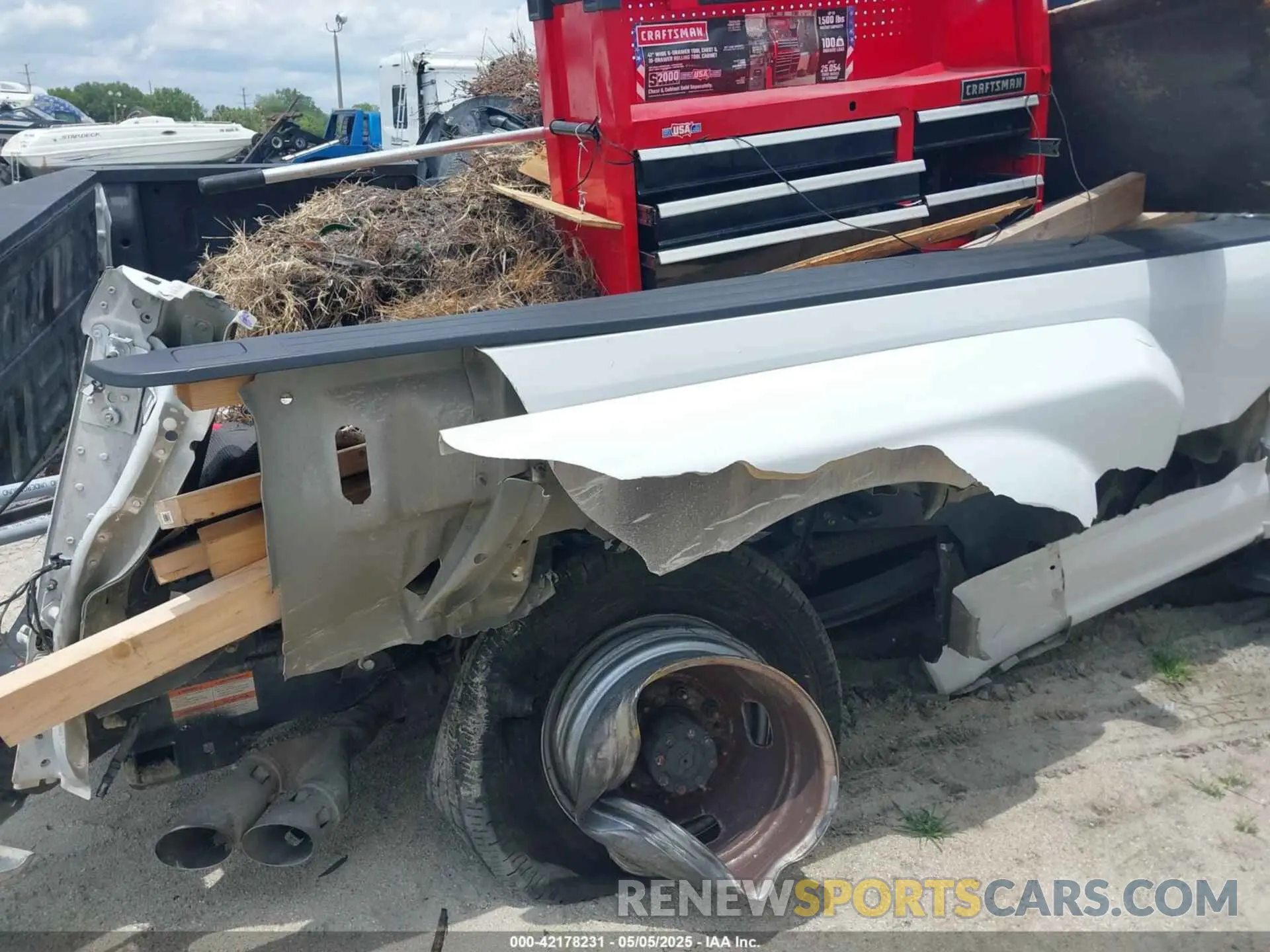 16 Photograph of a damaged car 1FT8W3DT5MED03260 FORD F-350 2021