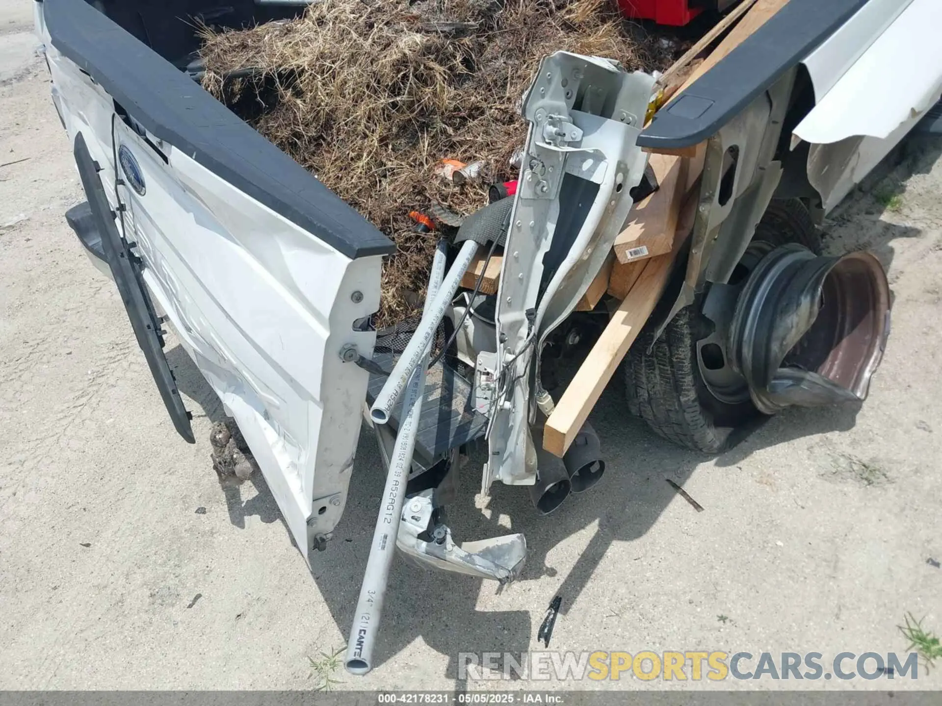17 Photograph of a damaged car 1FT8W3DT5MED03260 FORD F-350 2021