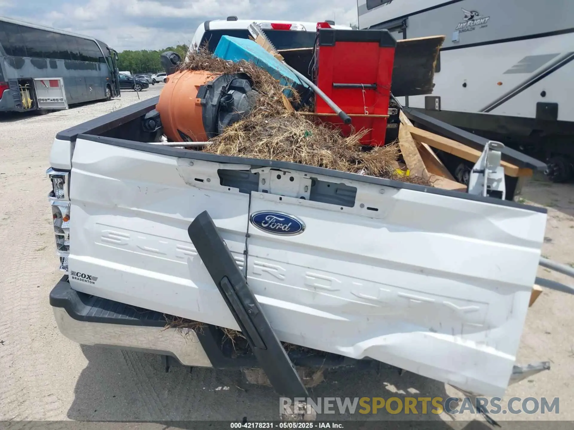 18 Photograph of a damaged car 1FT8W3DT5MED03260 FORD F-350 2021