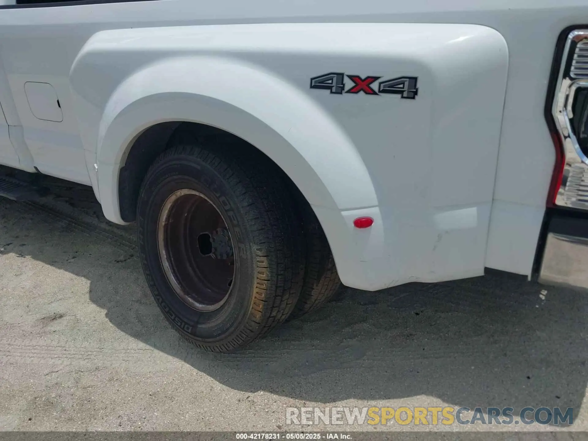 20 Photograph of a damaged car 1FT8W3DT5MED03260 FORD F-350 2021