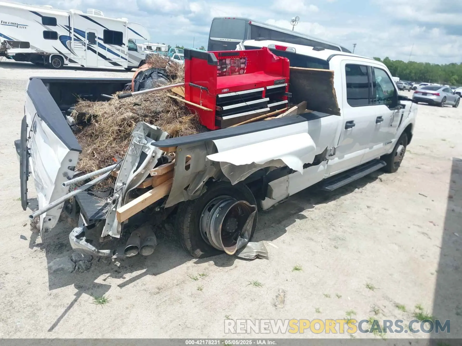 4 Photograph of a damaged car 1FT8W3DT5MED03260 FORD F-350 2021