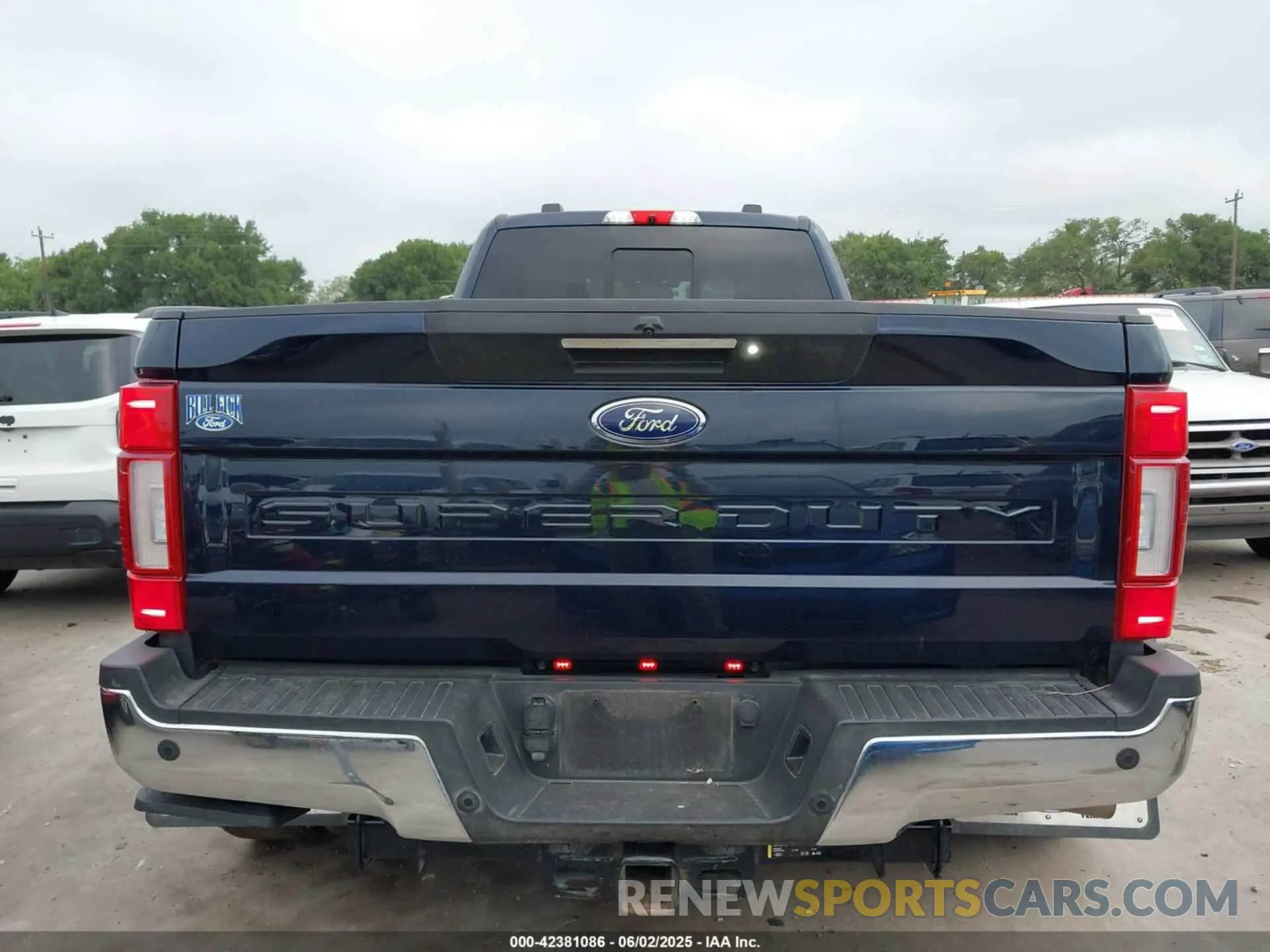 14 Photograph of a damaged car 1FT8W3DT8MEC05842 FORD F-350 2021