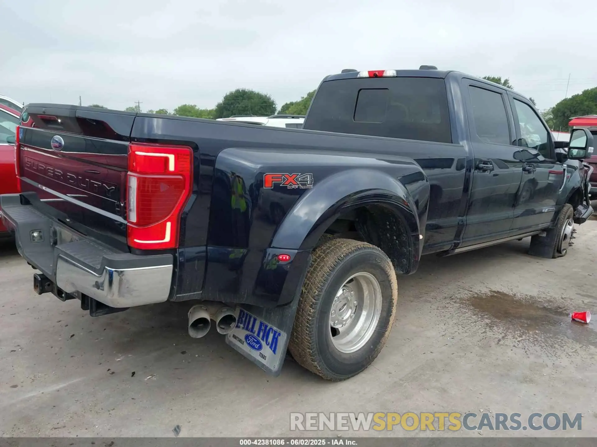4 Photograph of a damaged car 1FT8W3DT8MEC05842 FORD F-350 2021