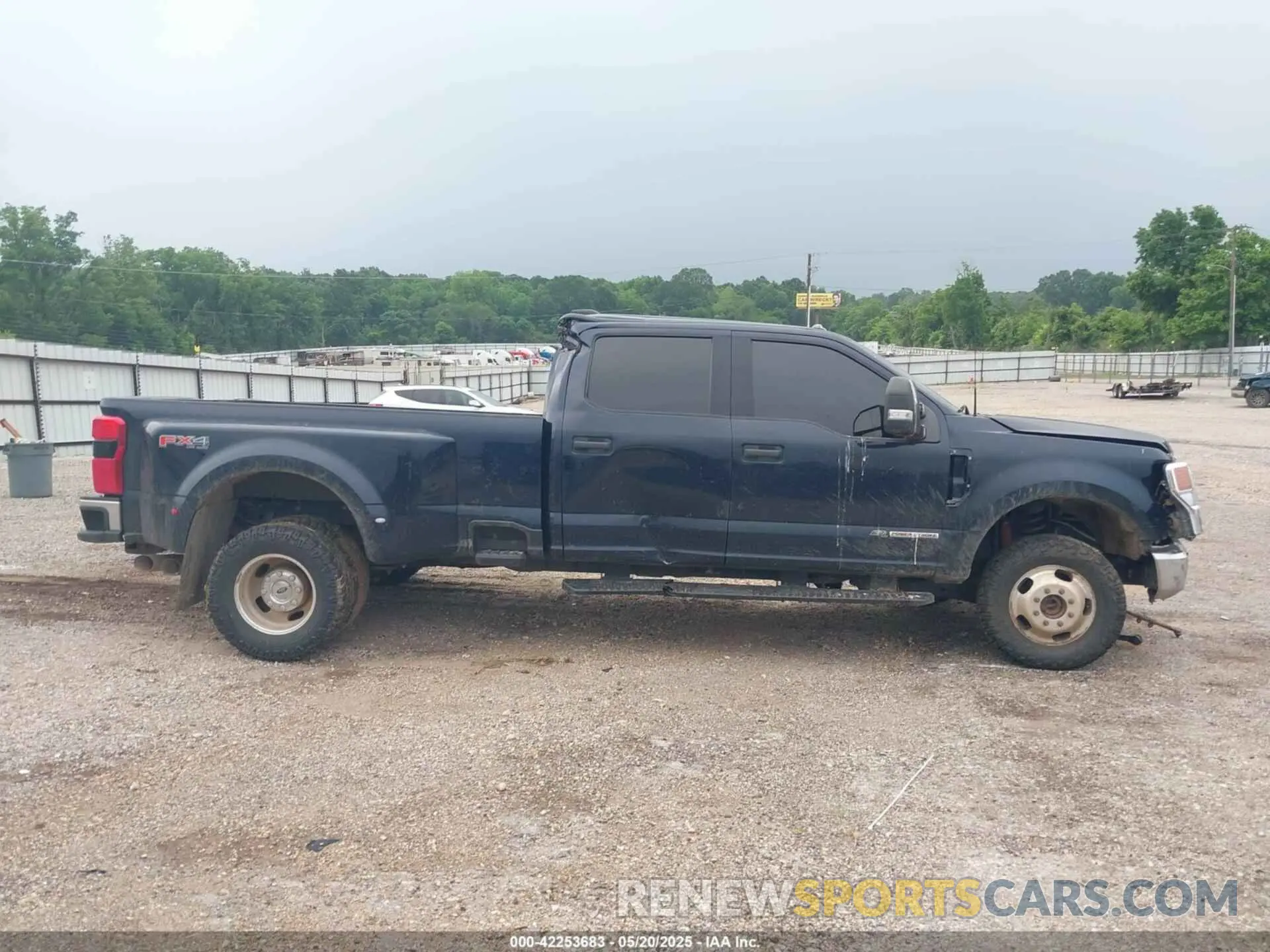 17 Photograph of a damaged car 1FT8W3DT9MED19123 FORD F-350 2021