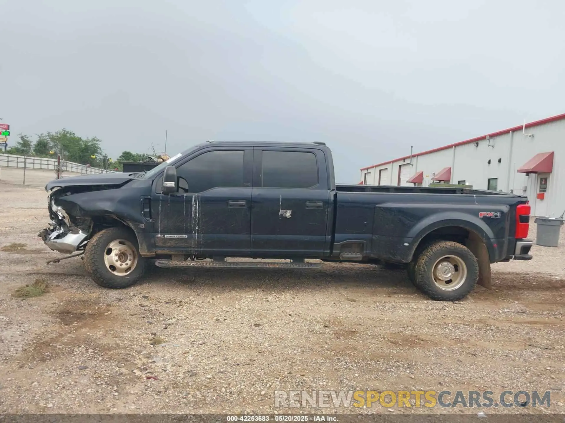 18 Photograph of a damaged car 1FT8W3DT9MED19123 FORD F-350 2021