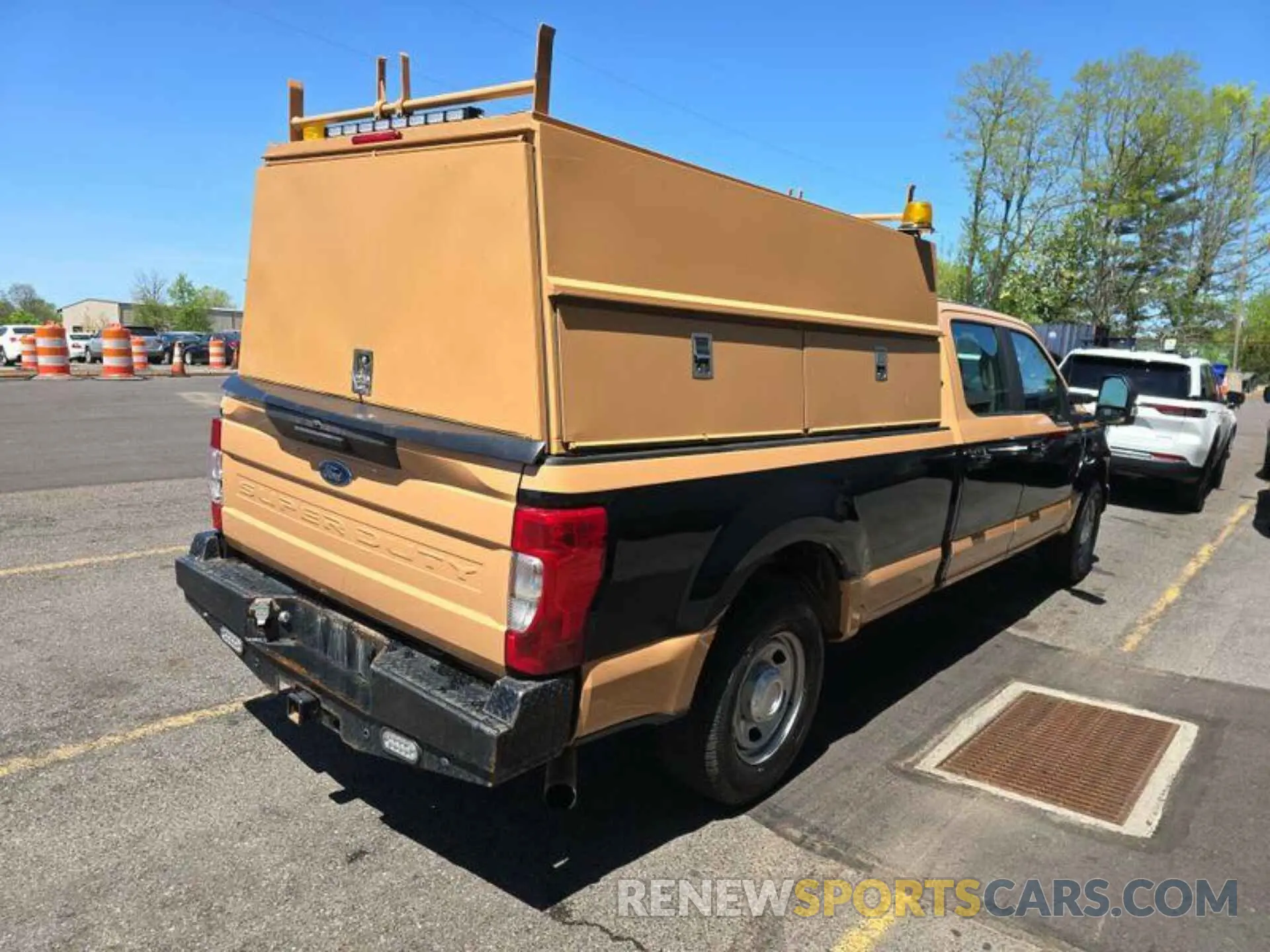 11 Photograph of a damaged car 1FT8W3A6XNED92095 FORD F-350 2022