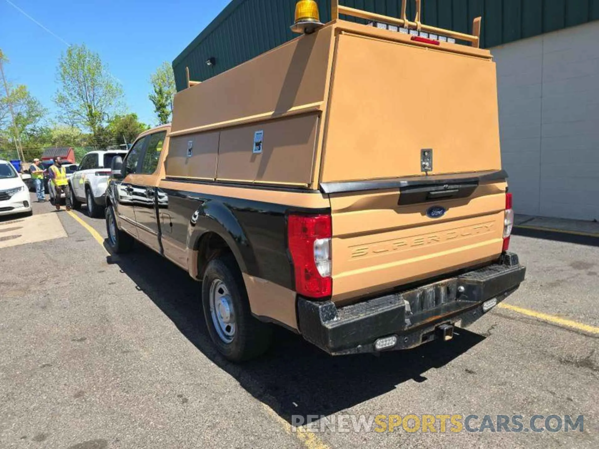 17 Photograph of a damaged car 1FT8W3A6XNED92095 FORD F-350 2022