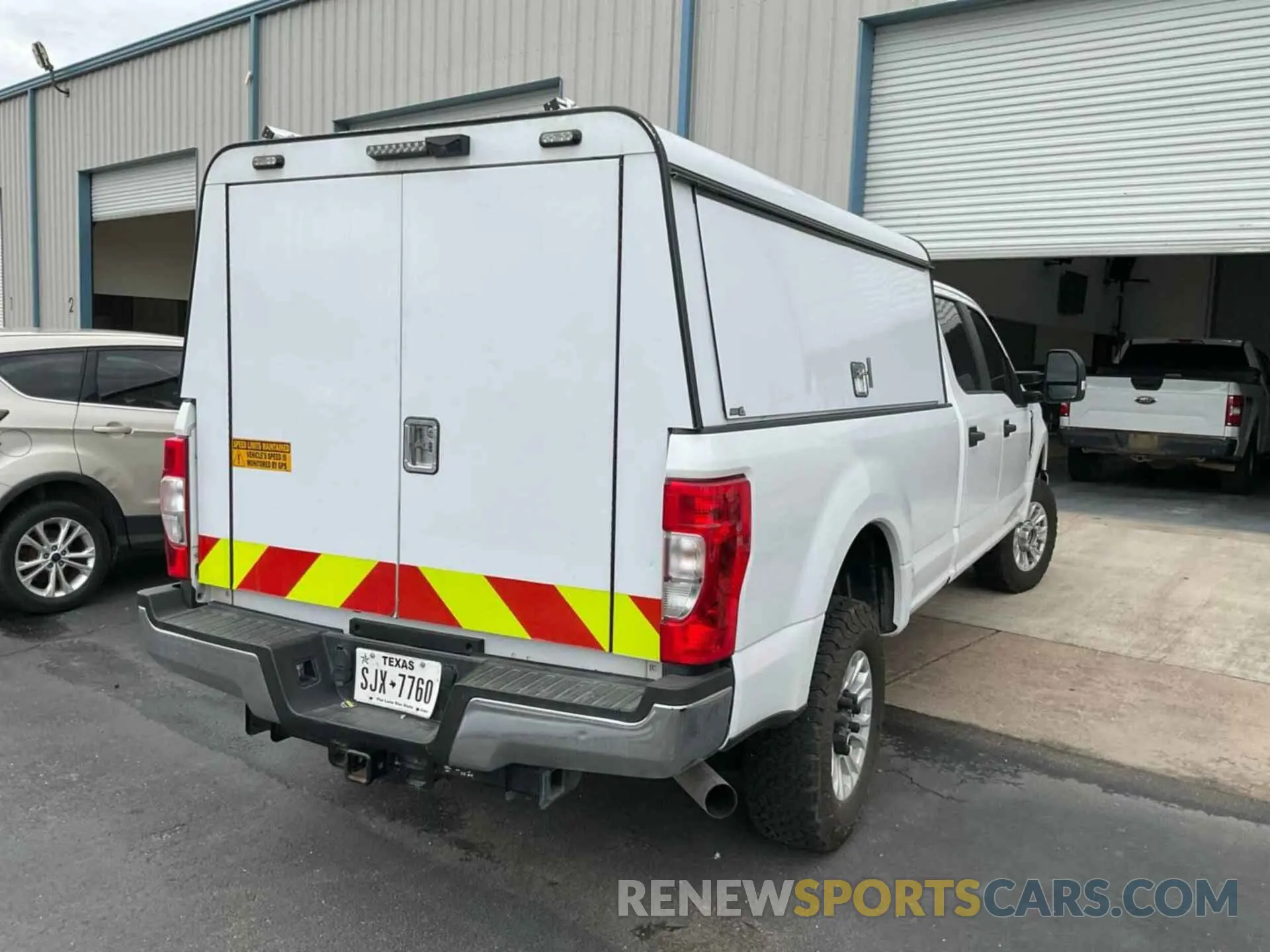 19 Photograph of a damaged car 1FT8W3BN0NED28105 FORD F-350 2022