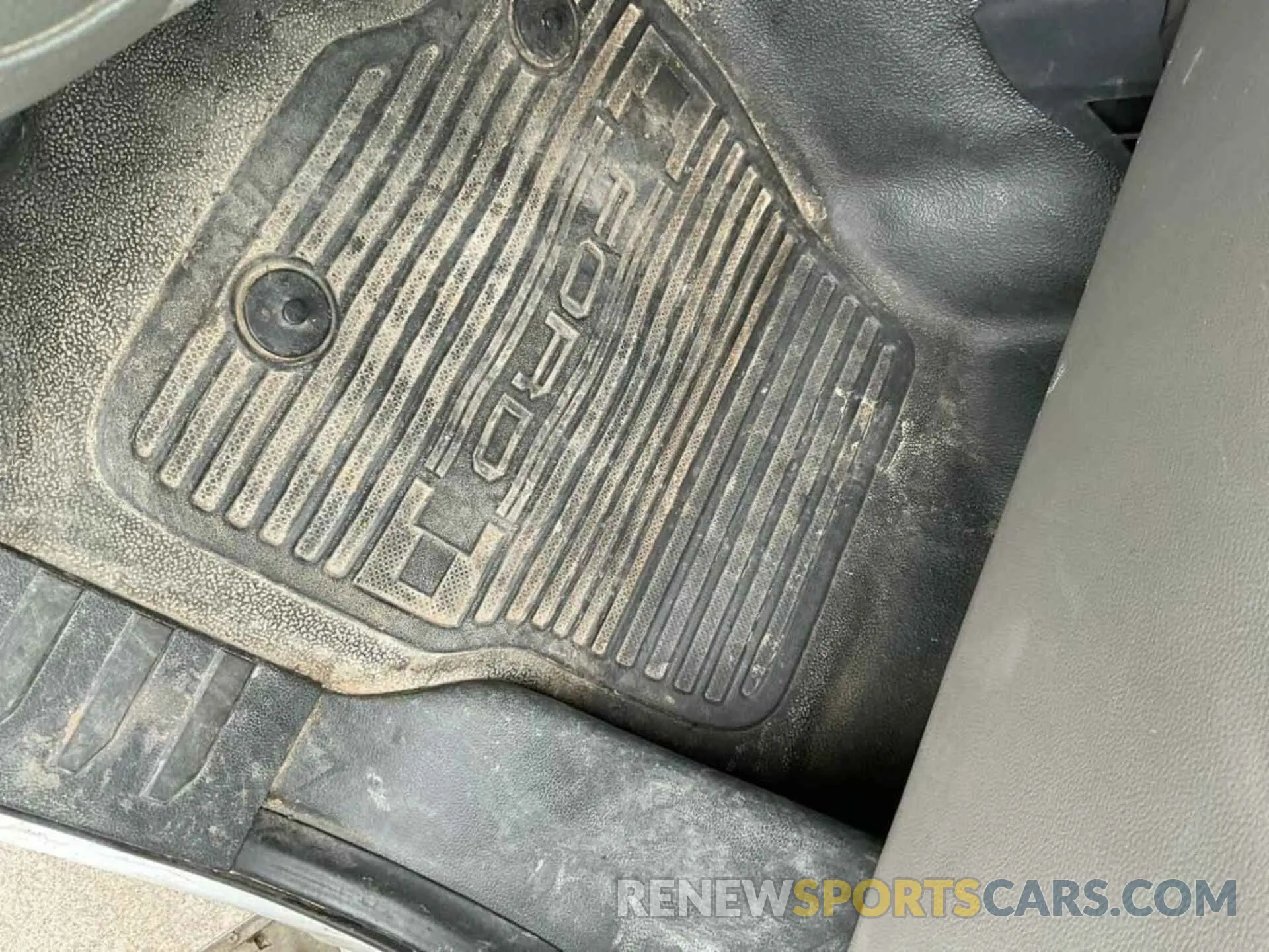27 Photograph of a damaged car 1FT8W3BN0NED28105 FORD F-350 2022
