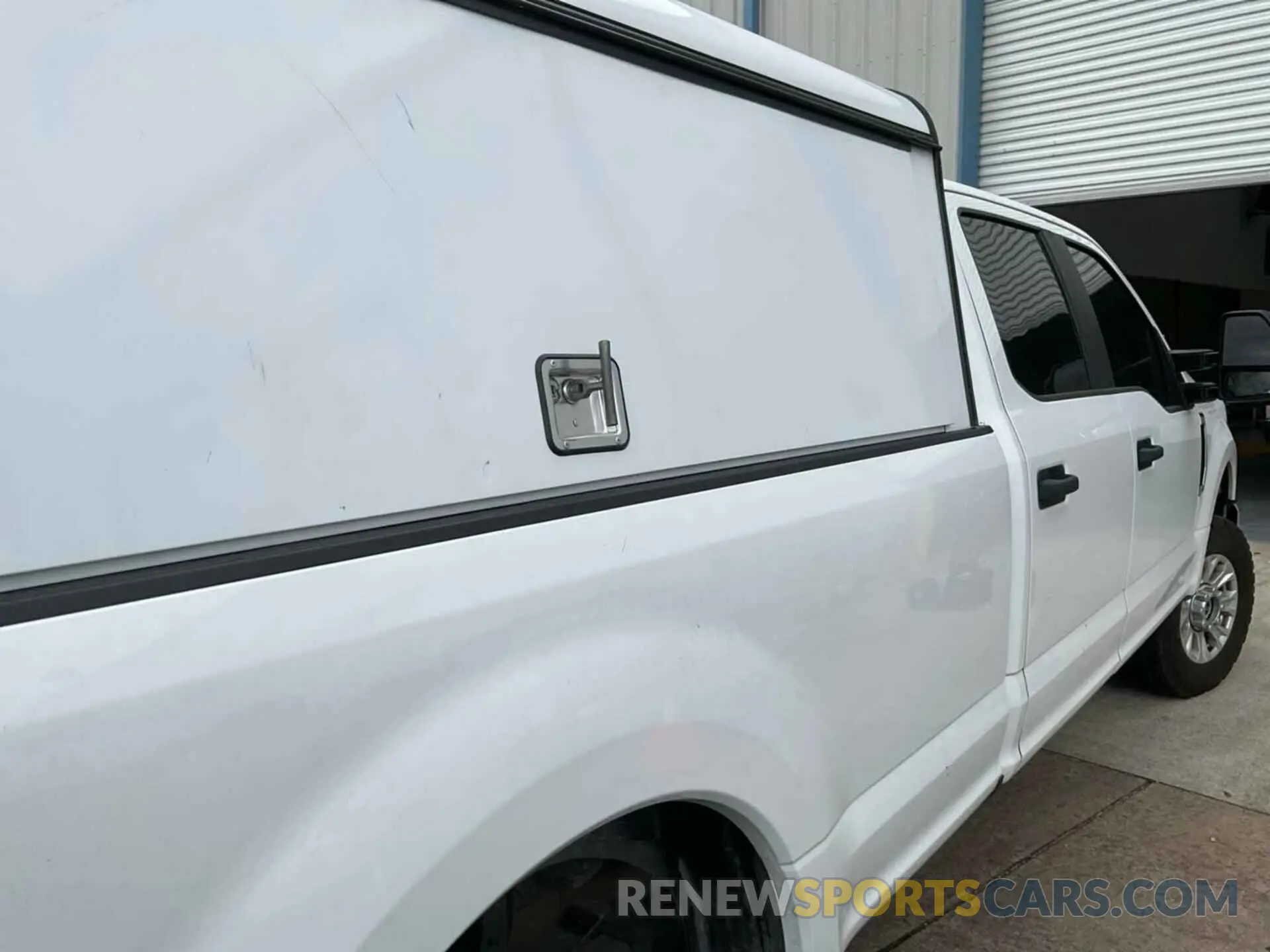 9 Photograph of a damaged car 1FT8W3BN0NED28105 FORD F-350 2022