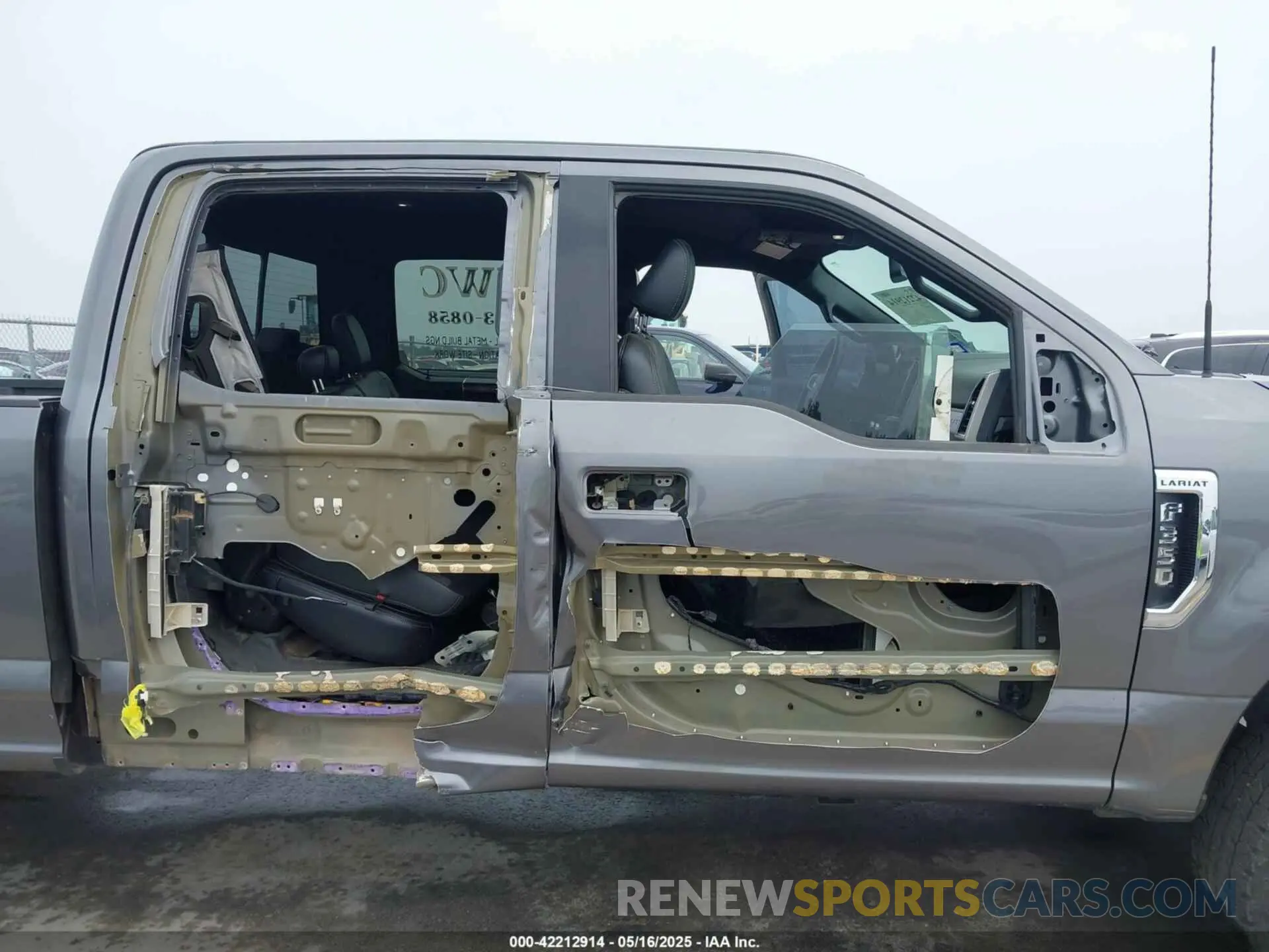 11 Photograph of a damaged car 1FT8W3BN2NEC25025 FORD F-350 2022