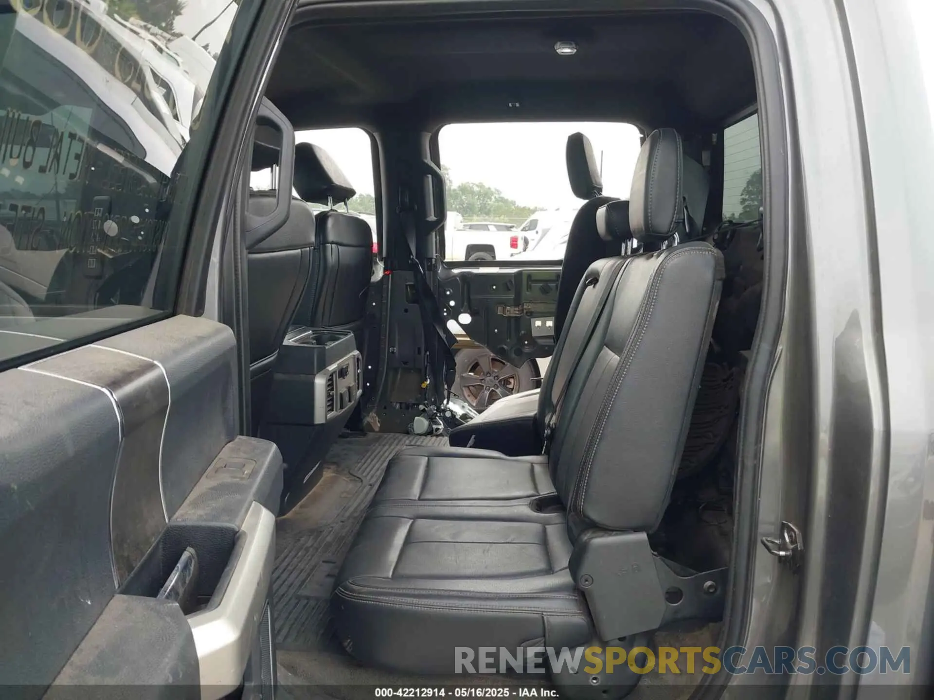 13 Photograph of a damaged car 1FT8W3BN2NEC25025 FORD F-350 2022