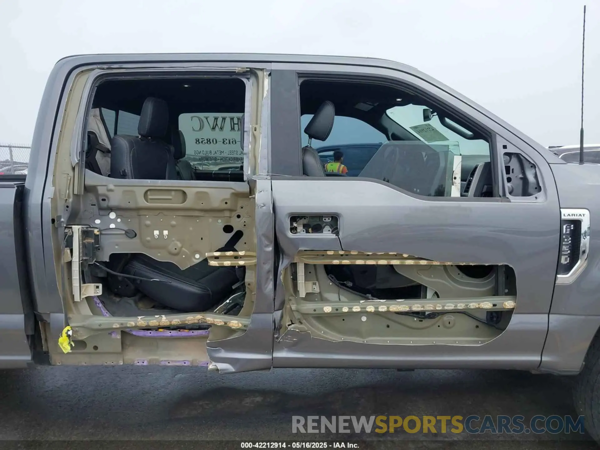 16 Photograph of a damaged car 1FT8W3BN2NEC25025 FORD F-350 2022