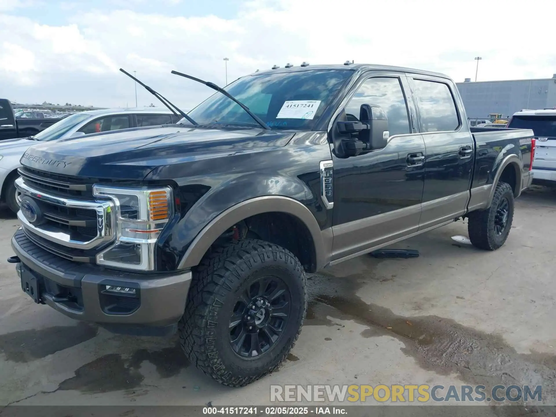 11 Photograph of a damaged car 1FT8W3BN5NEC10132 FORD F-350 2022