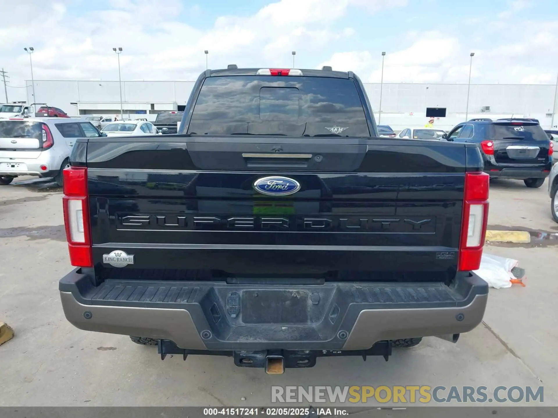 15 Photograph of a damaged car 1FT8W3BN5NEC10132 FORD F-350 2022