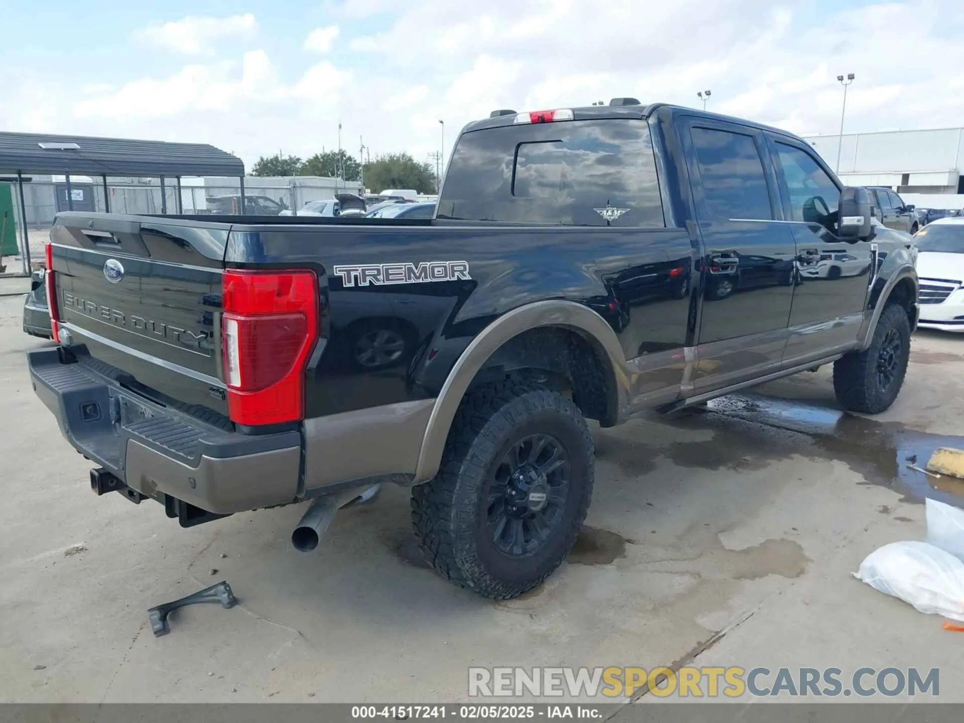 4 Photograph of a damaged car 1FT8W3BN5NEC10132 FORD F-350 2022