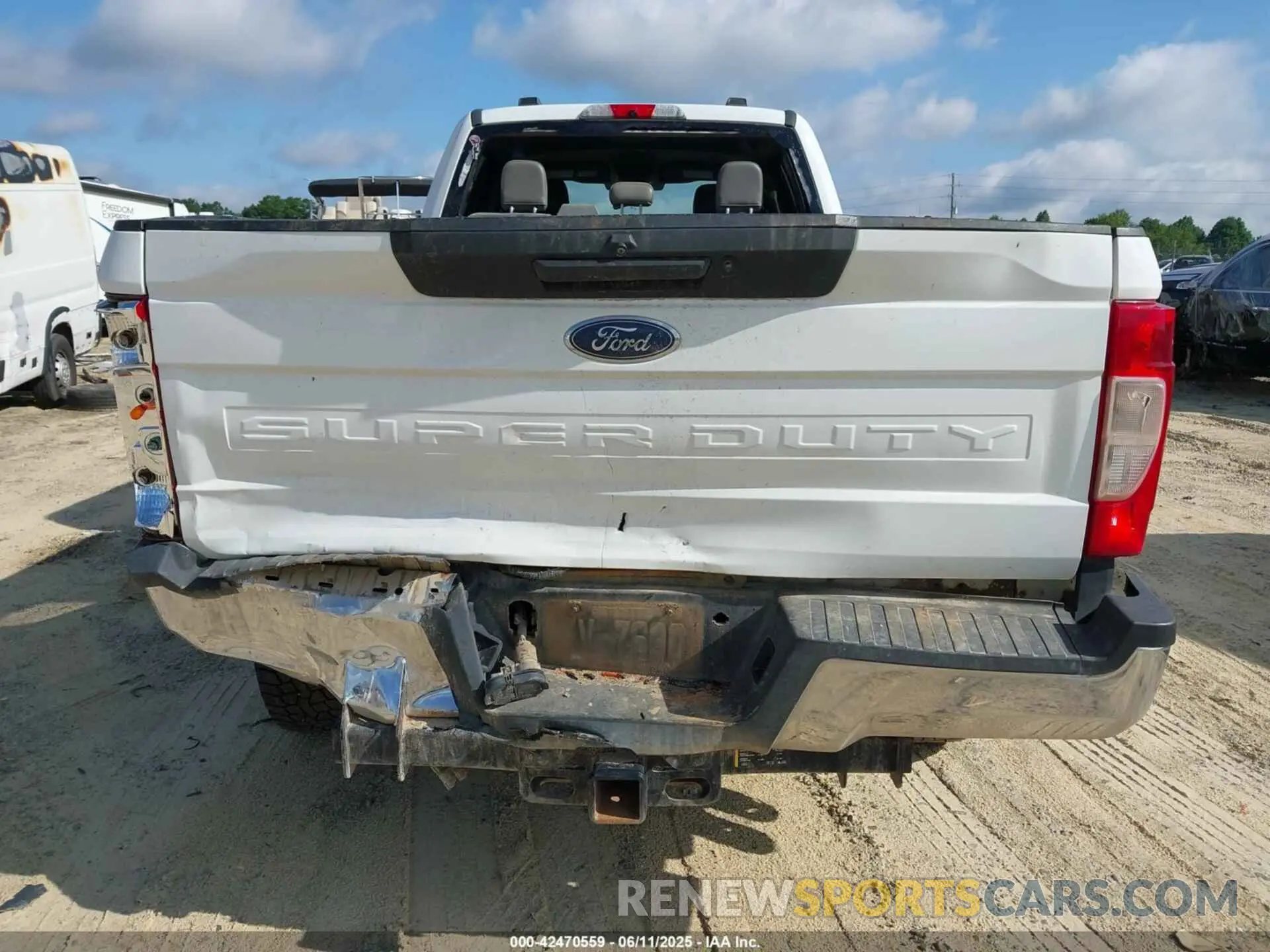 13 Photograph of a damaged car 1FT8W3BT2NEC05114 FORD F-350 2022