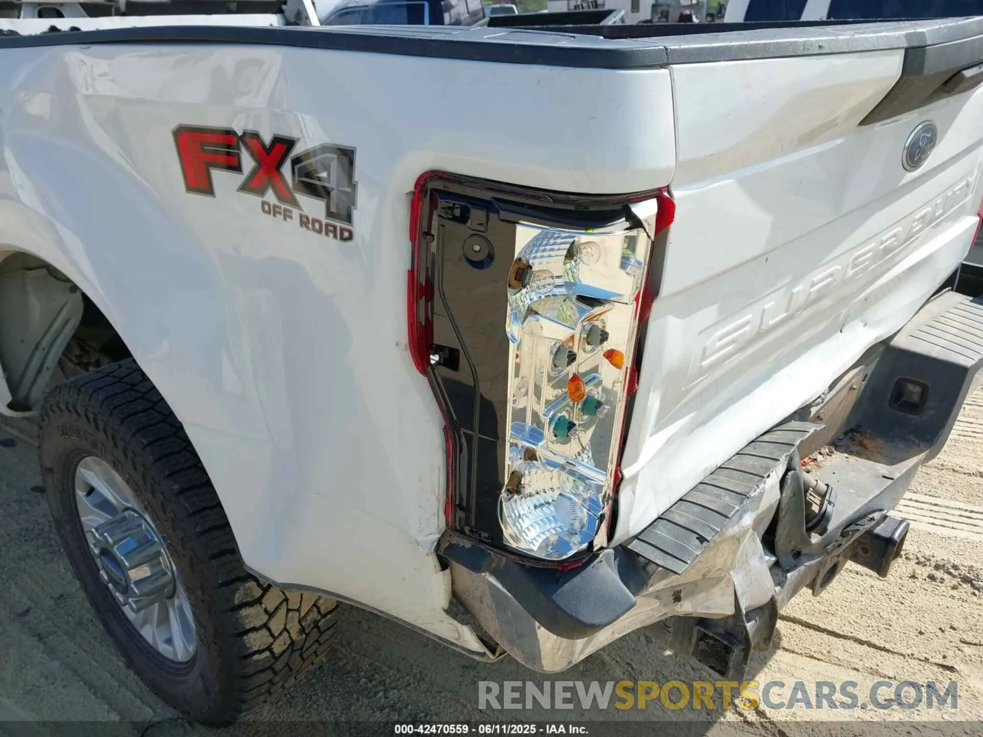 15 Photograph of a damaged car 1FT8W3BT2NEC05114 FORD F-350 2022