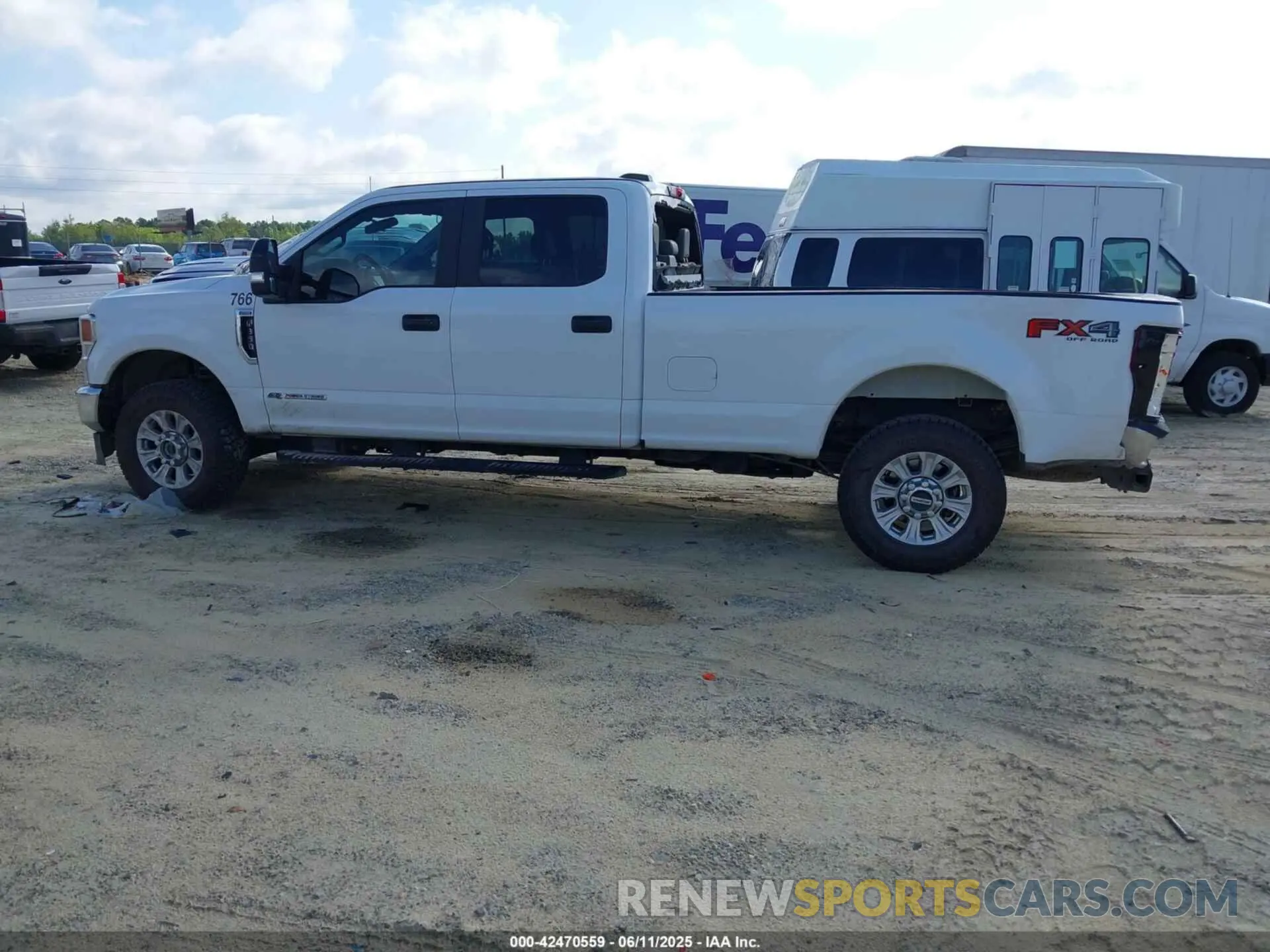 18 Photograph of a damaged car 1FT8W3BT2NEC05114 FORD F-350 2022