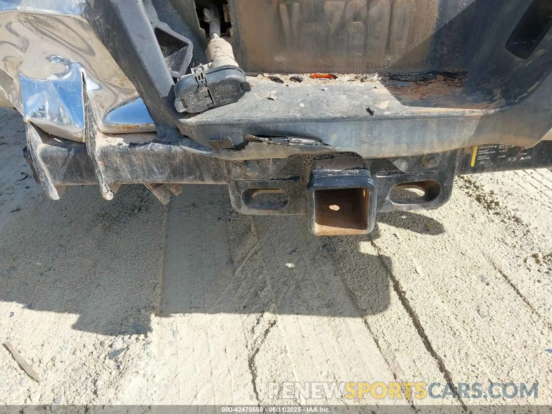 21 Photograph of a damaged car 1FT8W3BT2NEC05114 FORD F-350 2022