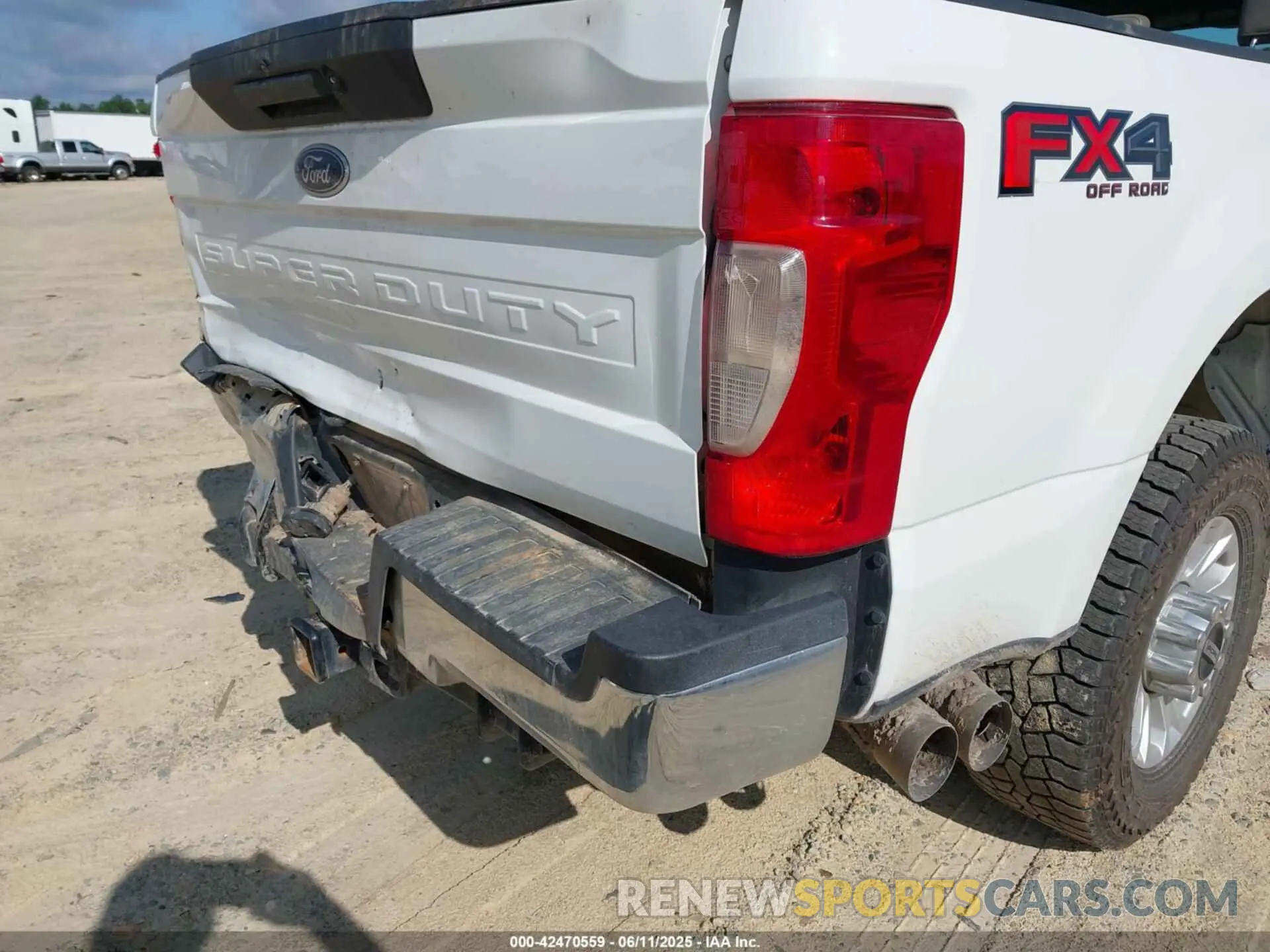 23 Photograph of a damaged car 1FT8W3BT2NEC05114 FORD F-350 2022