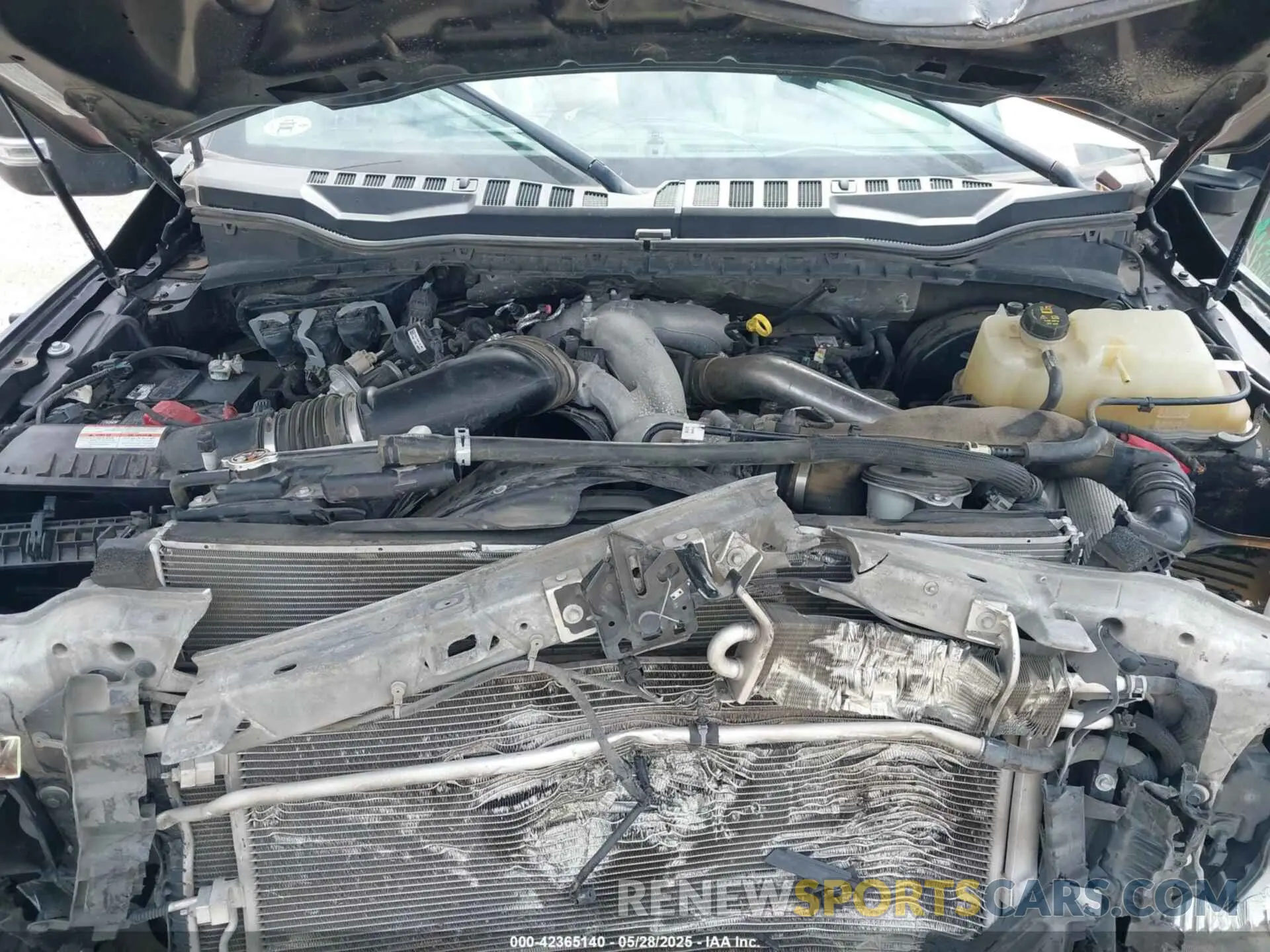 9 Photograph of a damaged car 1FT8W3BT2NED83427 FORD F-350 2022