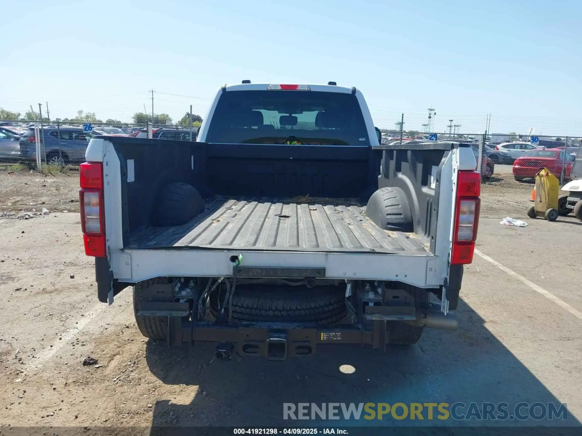 8 Photograph of a damaged car 1FT8W3BT2NEG06257 FORD F-350 2022