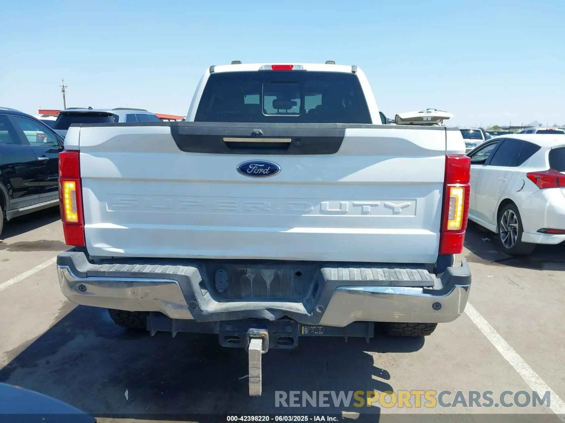 15 Photograph of a damaged car 1FT8W3BT6NEC26001 FORD F-350 2022