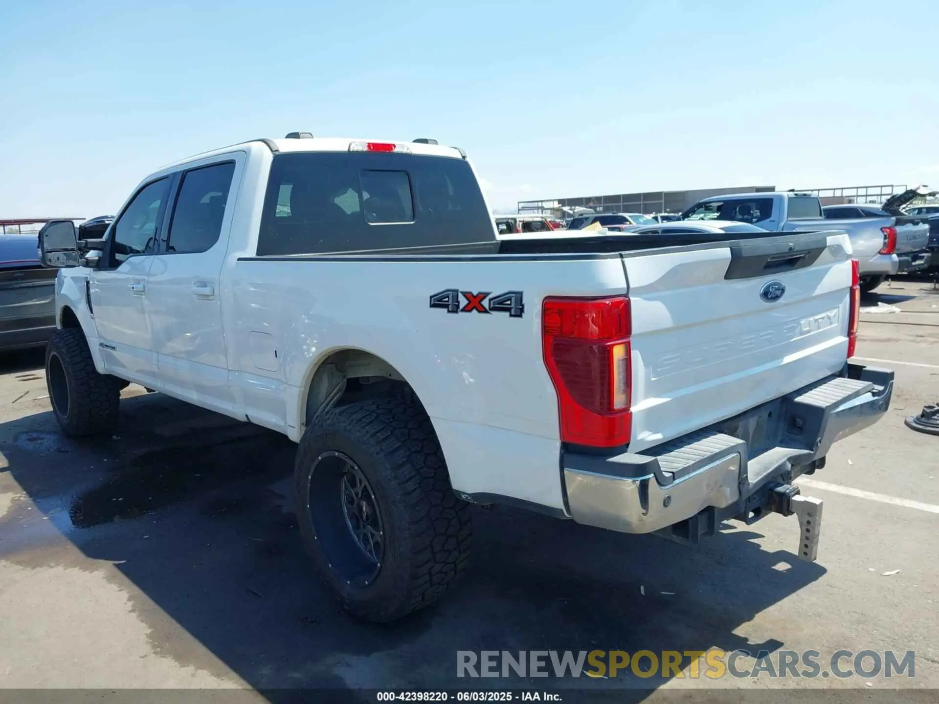 3 Photograph of a damaged car 1FT8W3BT6NEC26001 FORD F-350 2022