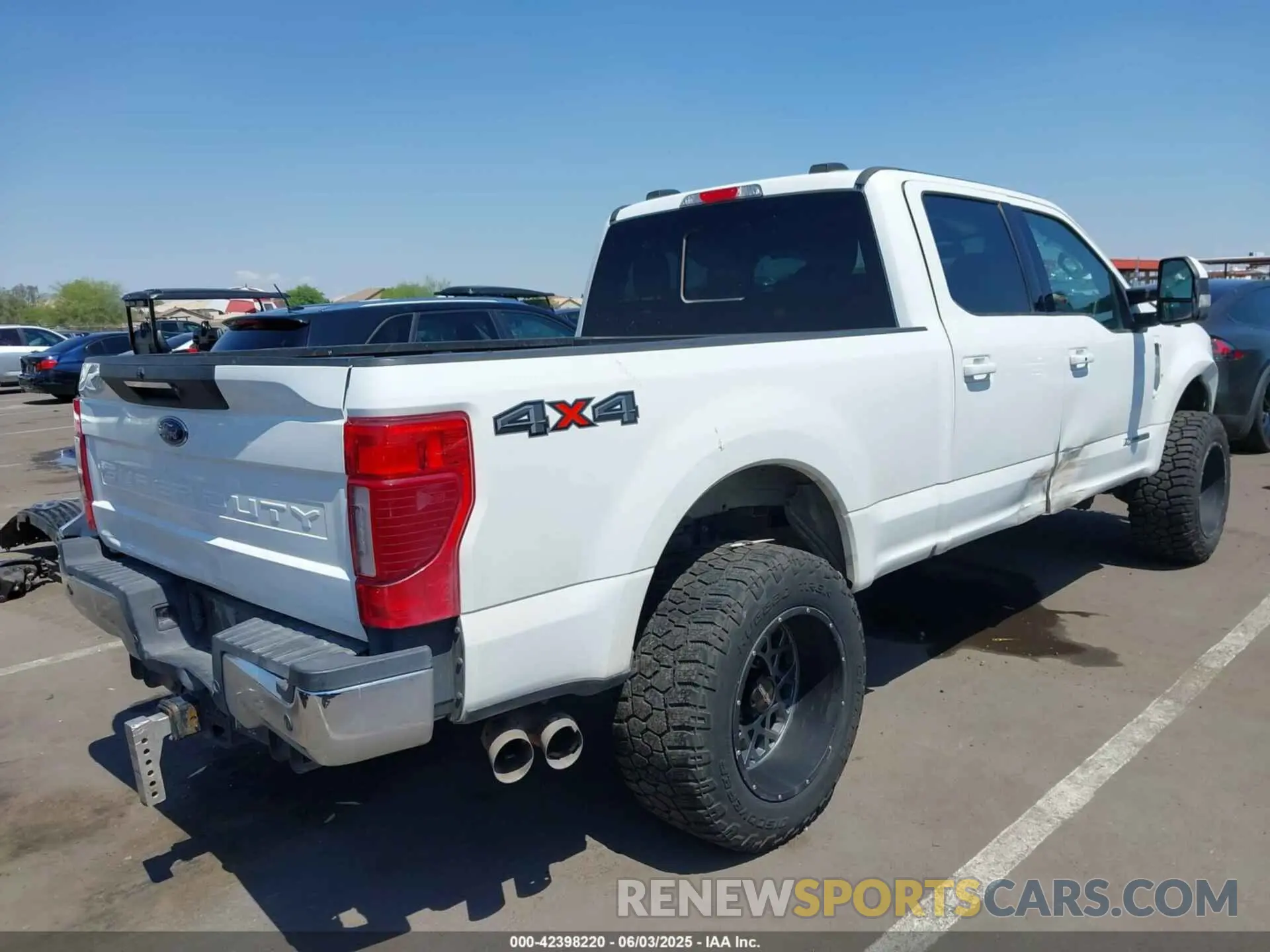 4 Photograph of a damaged car 1FT8W3BT6NEC26001 FORD F-350 2022
