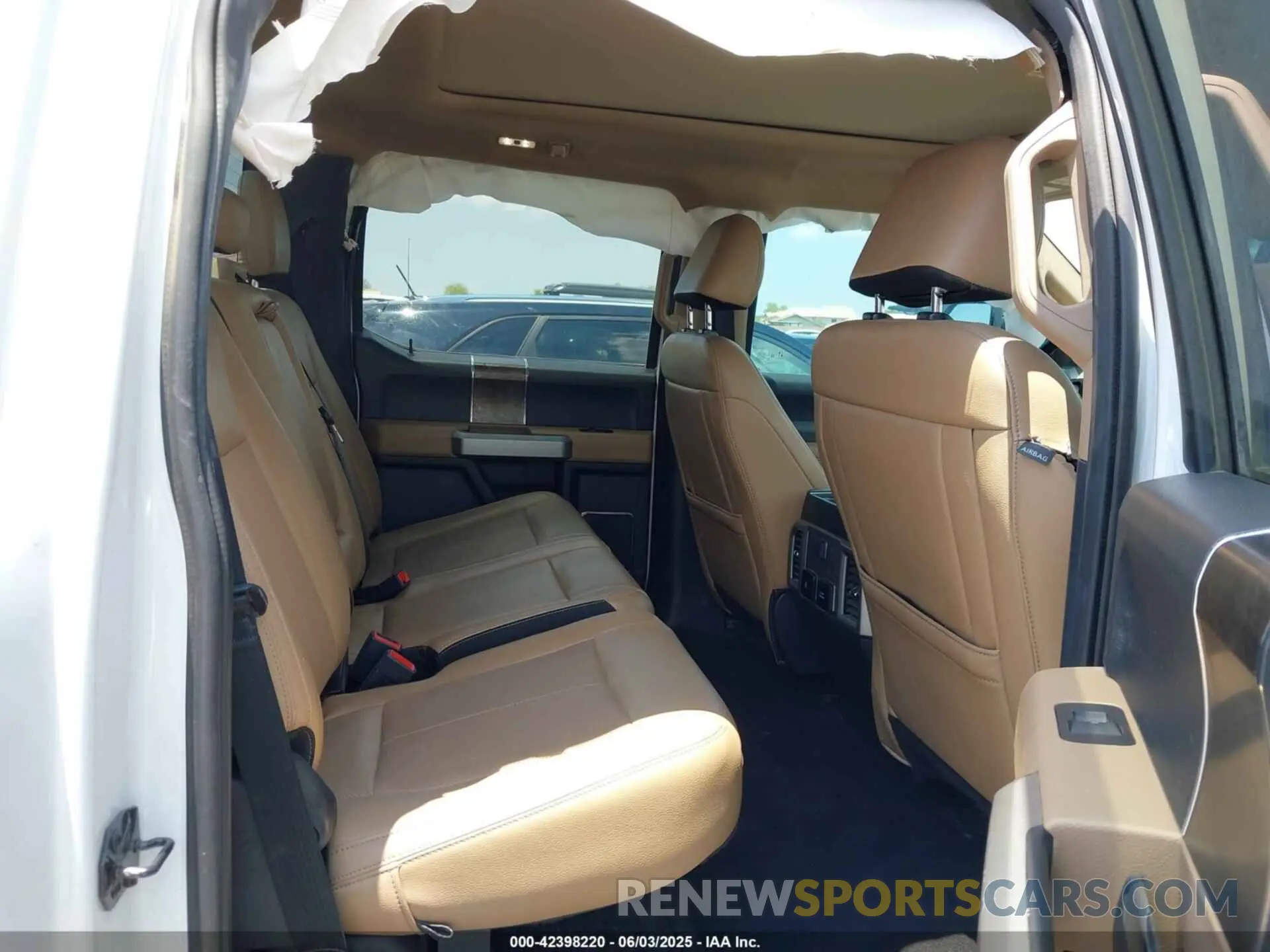 6 Photograph of a damaged car 1FT8W3BT6NEC26001 FORD F-350 2022